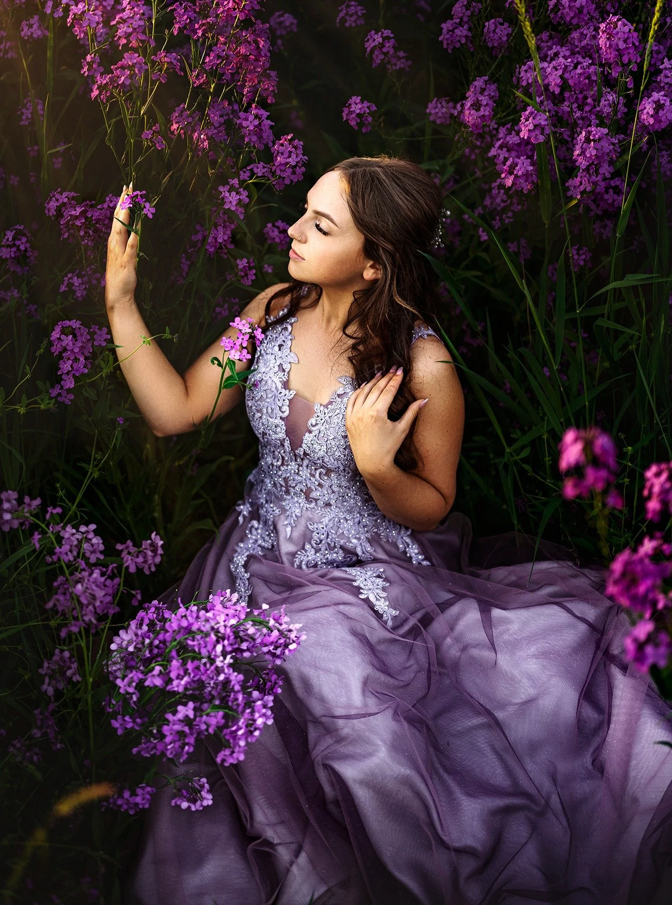 Celebrating grad with gorgeous art. Booking Grad Sessions in Vernon and area for 2026 Grads. Celebrate the milestone solo, or do a group session to create something special with the friends who did it with you side-by-side.

Booking now, link in bio 