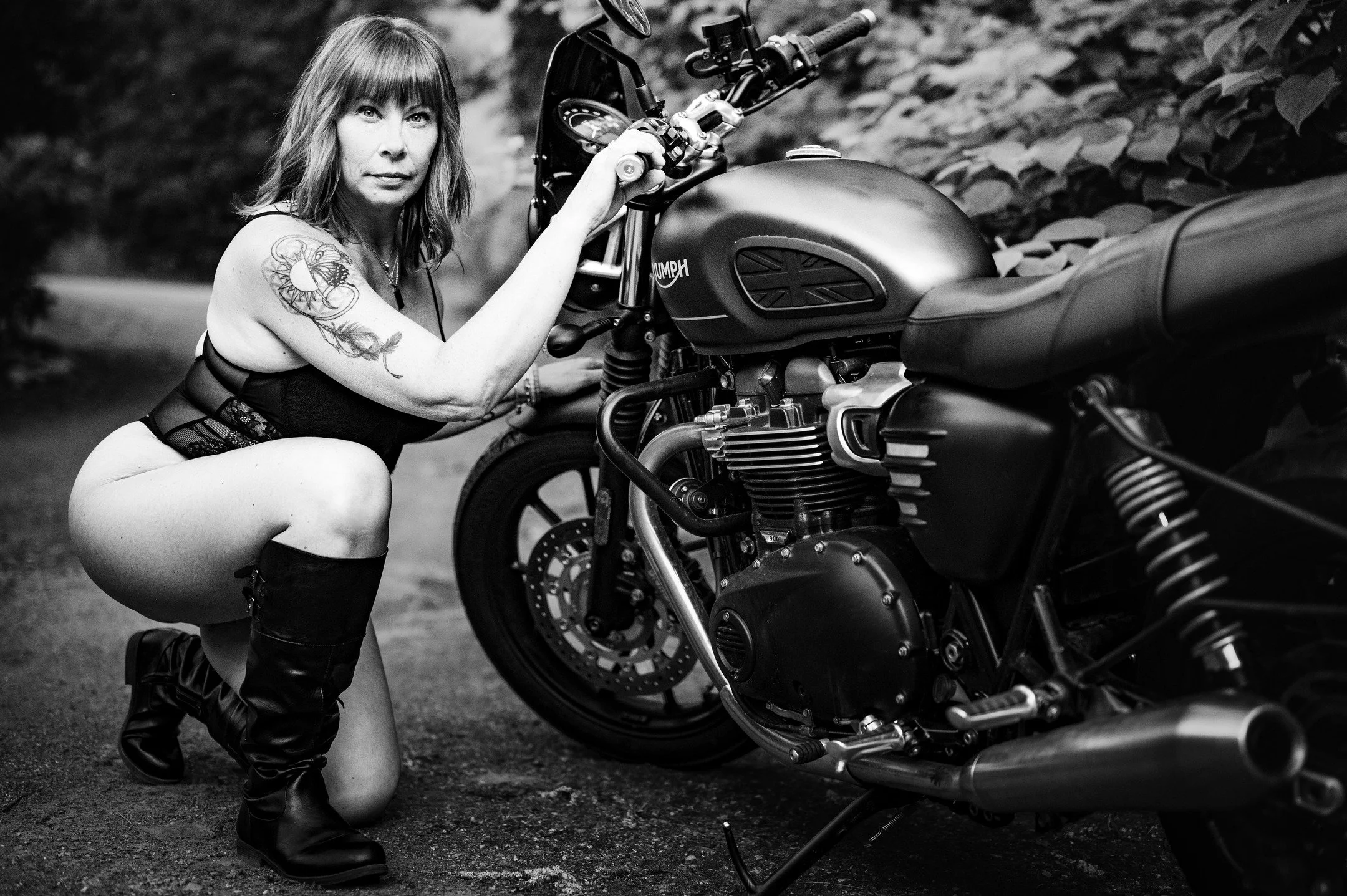 What happens when you are given time, instead of a timeline.

This session began as a branding session and then finished with boudoir. We moved naturally throught he transition and before we knew it @adrienneh_ was rocking a black bodysuit, riding bo
