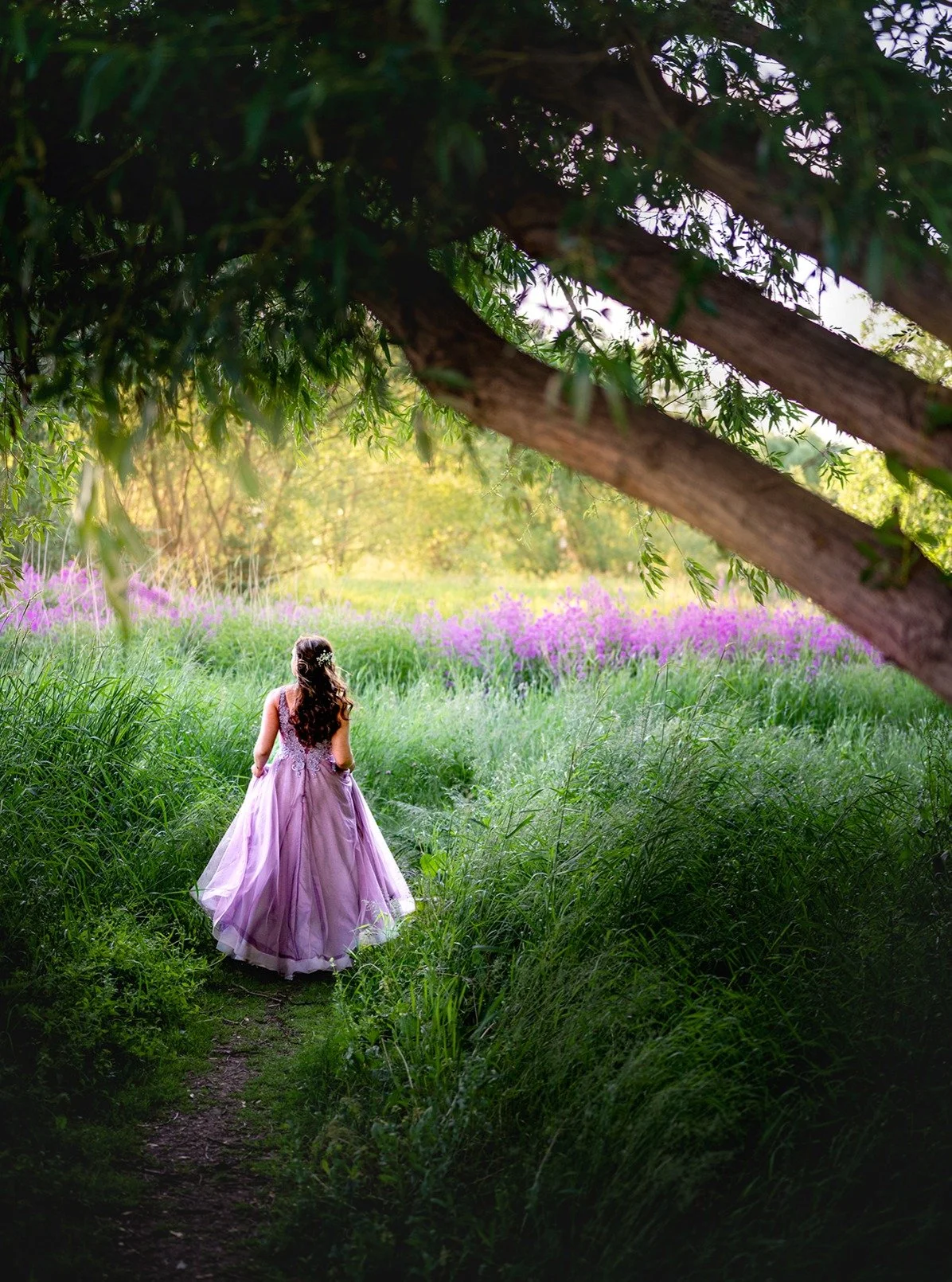 Give your grad her story book moment this year. 

Booking Grad Photos in Vernon and Kelowna. 

Link in Bio

#grad2026 #vernongradphotos #vernongrad #kelownabc #okanagangradphotographer