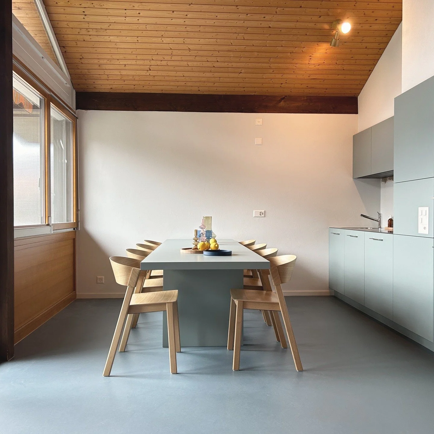 Ferienwohnung Gunten #interiordesign #UmbauimBestand #PrivateRetreat #LakeThun #bluegreenlake #HomeAwayFromHome #PrivateClientProject
#CustomInteriorDesign
#VacationHomeMakeover
#RenovationForOwners
#PersonalizedSpaces
#InteriorForPrivateClients
#Hom