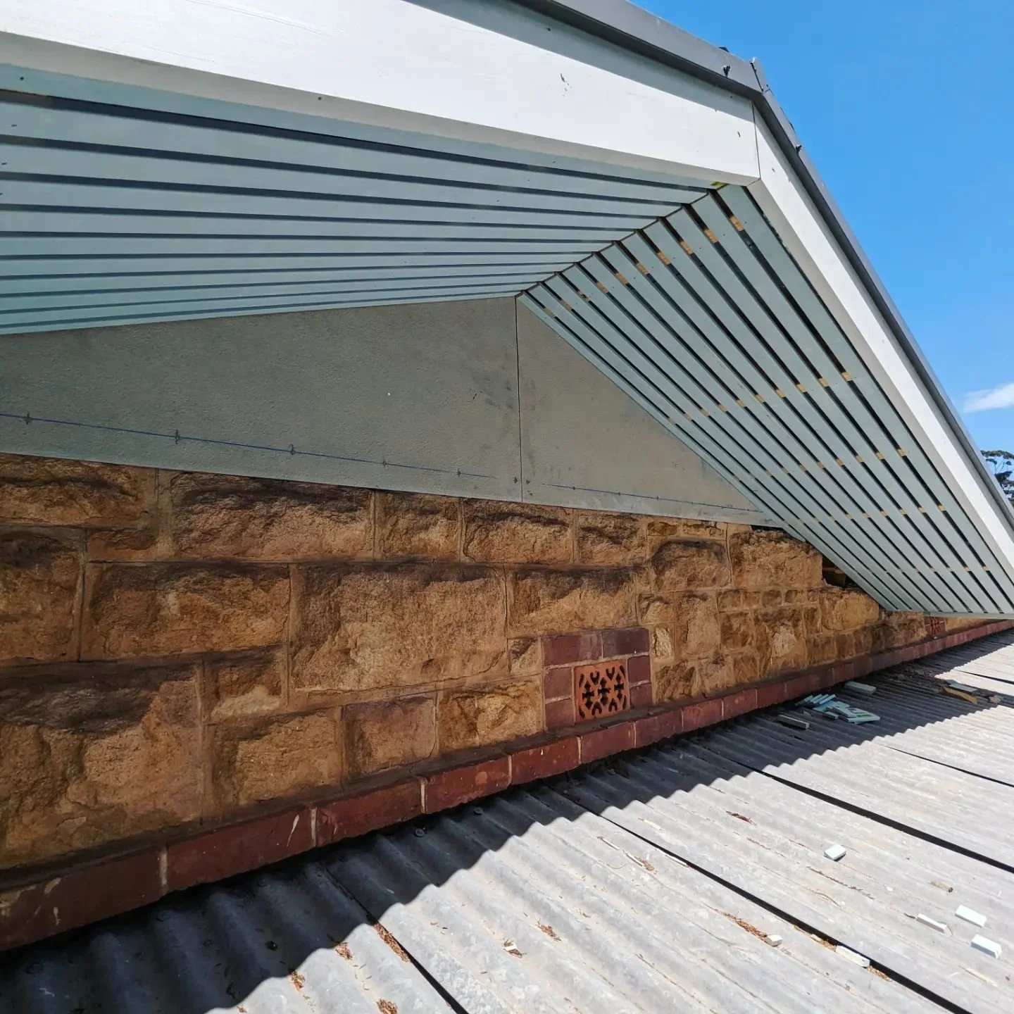 Facade revival done right!

Verandah &amp; gable renewal with a splash of paint ✅👌 #bullnoseverandah #eavestrapping