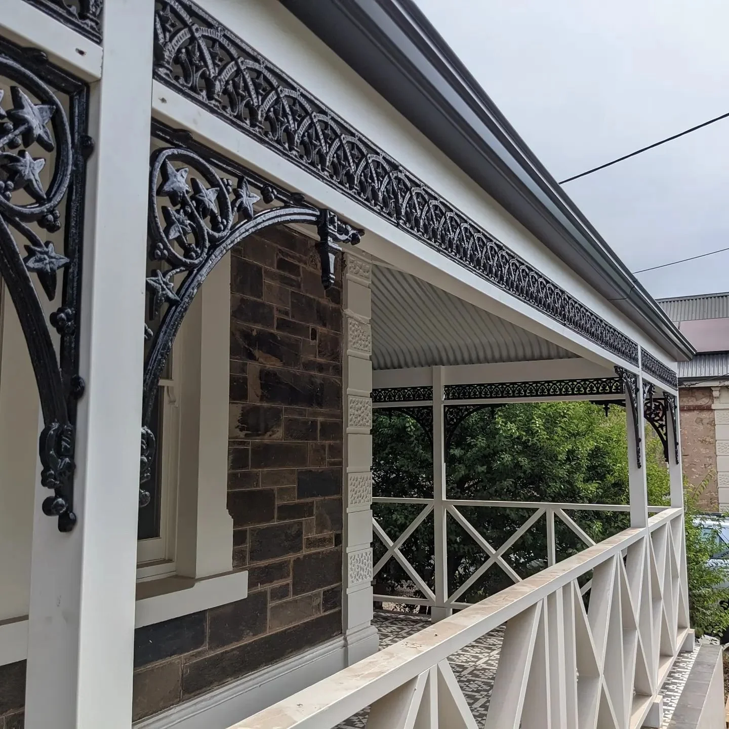 Adding the finishing fretwork to this stunning verandah 😍 #colliegroup