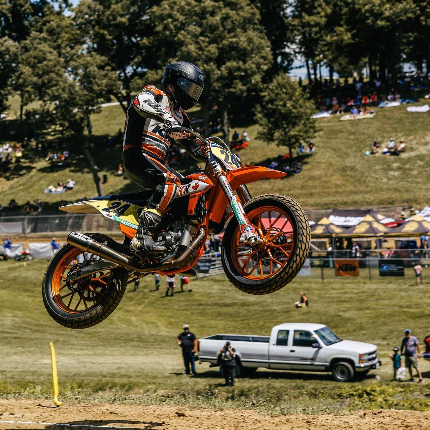Peoria TT is definitely a tricky one. We had some struggles, missed the main by a transfer spot. Always great vibes there though, no doubt about that. Next @americanflattrack race is Rapid City 1/2 Mile this Saturday 😎

📷: @jennmol_photography 

@k