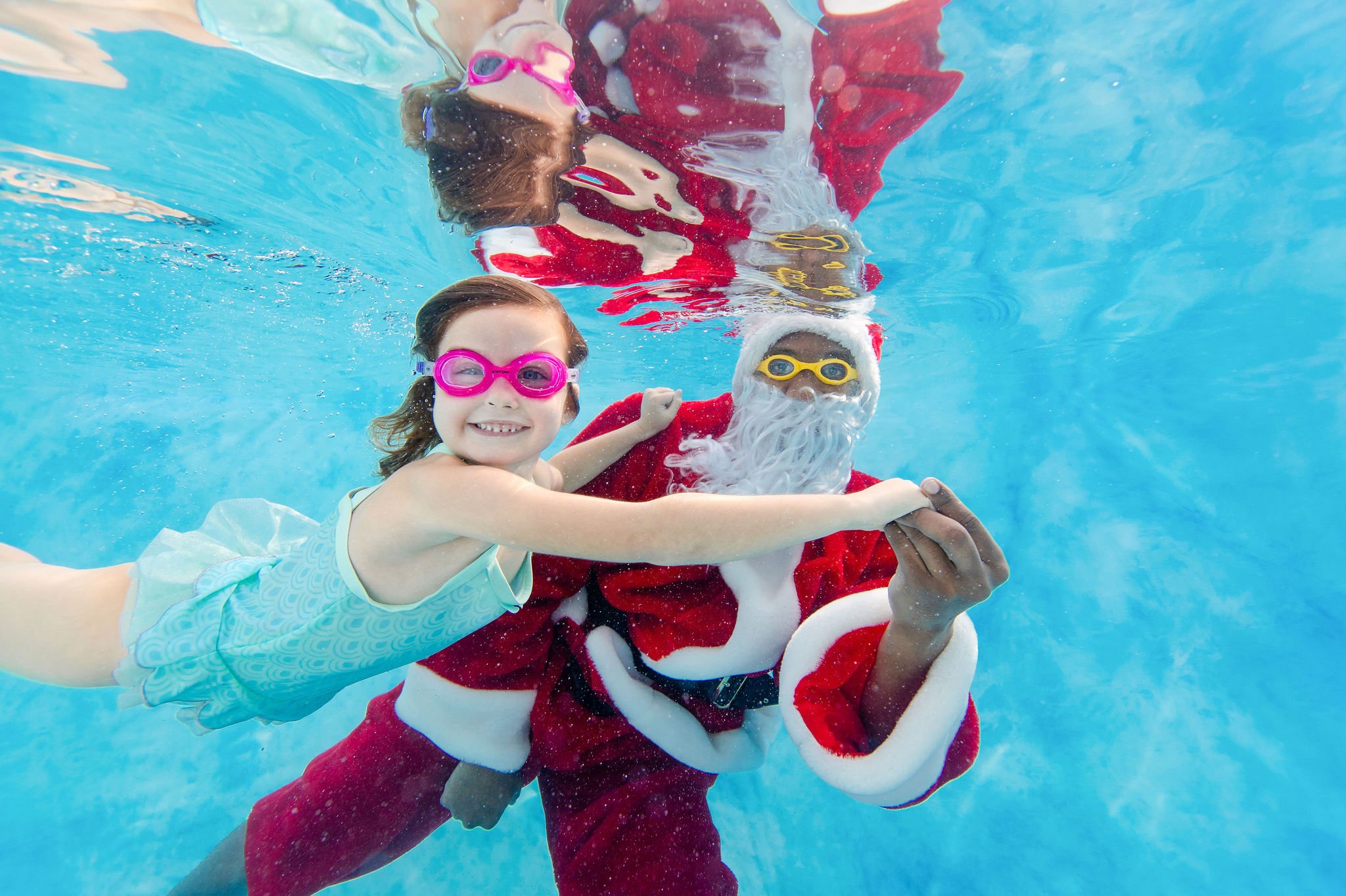 SwimwithSantaWatersafe-173.jpg