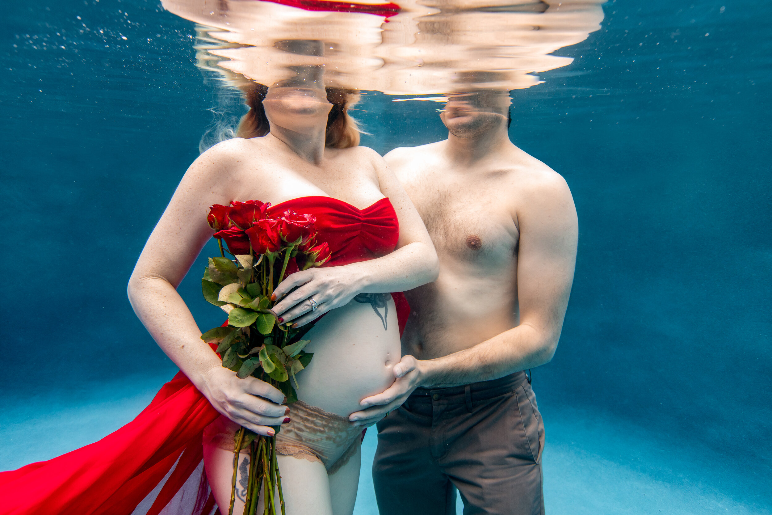 Underwater Maternity Shoot-19.jpg