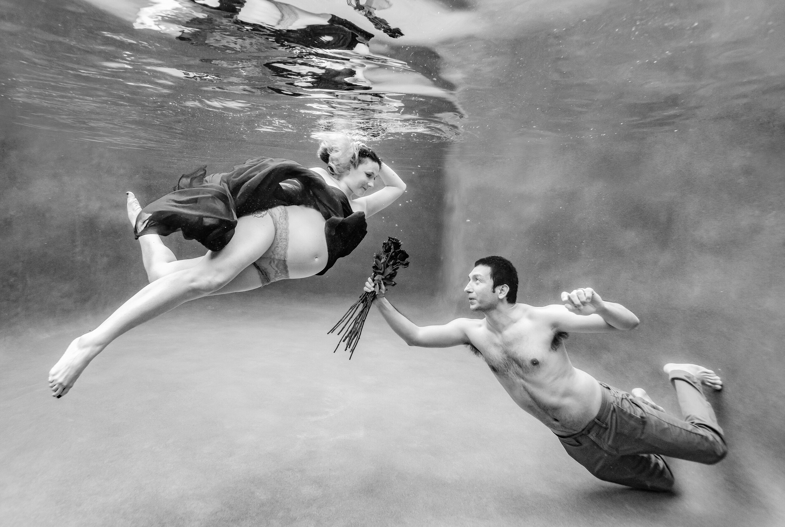 Underwater Maternity Shoot-17.jpg