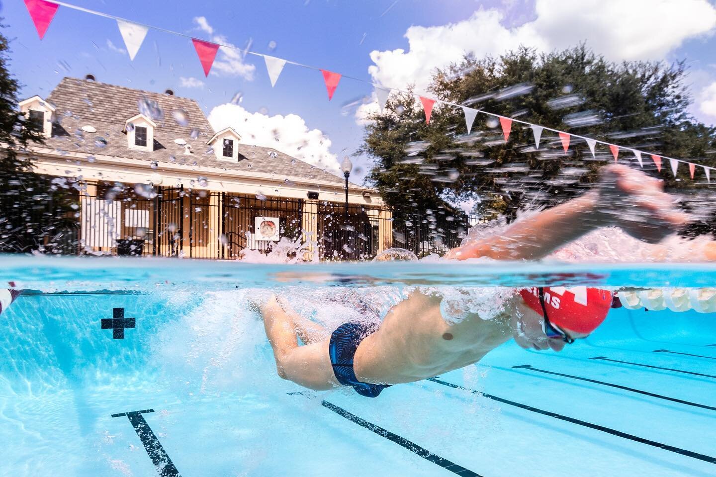 When you gotta be quick with the camera and stay outta the way, getting a shot like this is nothing less than thrilling. 🏊 📸 💯
.
.
.
#swimteam #swimmer #usaswim #swimming #swimlife #swimtraining #splitshot #butterflystroke #butterflyswimming #usas