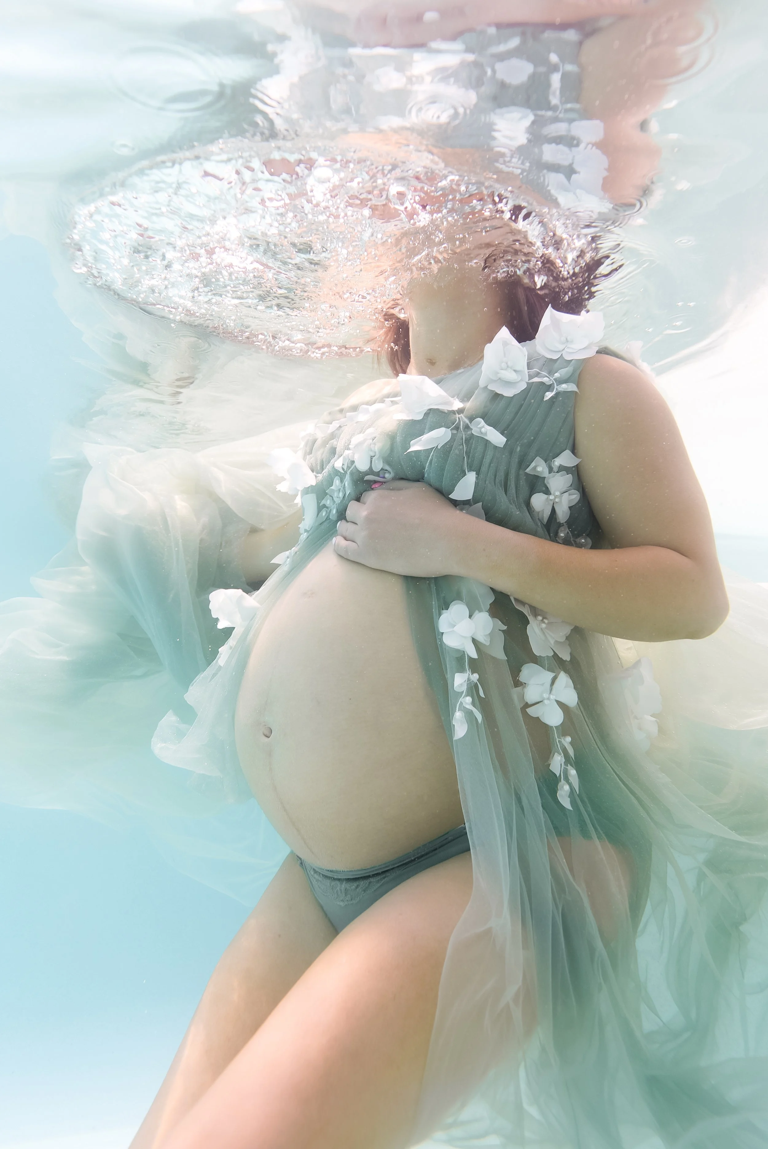Top 5 Reasons to Choose an Underwater Maternity Session
