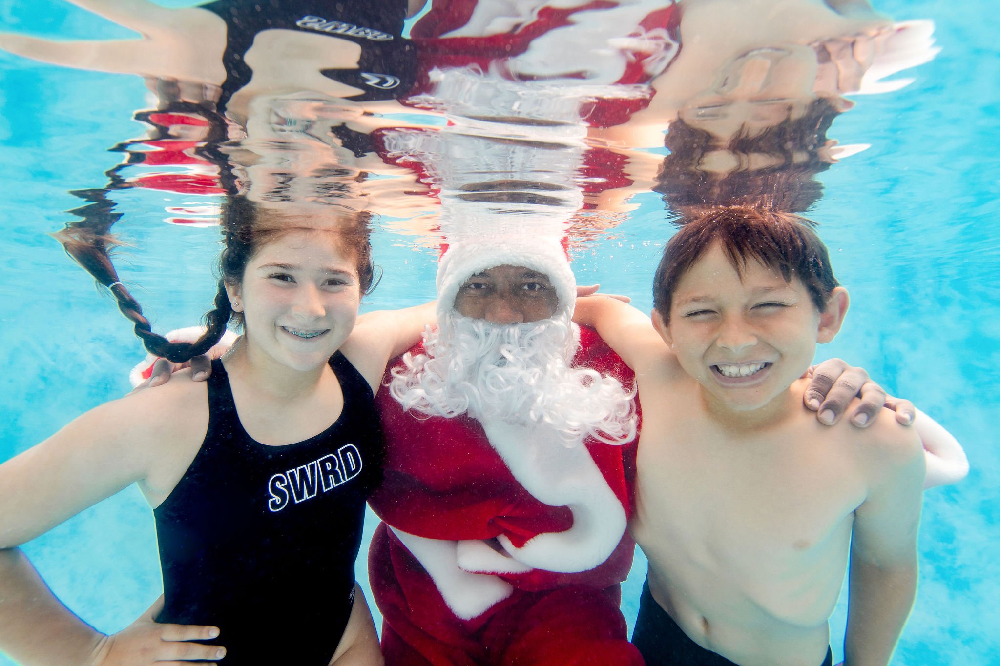SwimwithSantaWatersafe-130.jpg