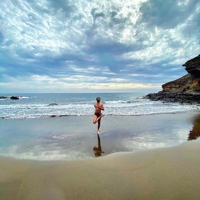 @yogarife living the yogi life, soaking up the sun. Where are you spending your weekend? You might see us at the beach! ☀️ 🏖️⠀
⠀
#yogaformen #yogaguy #yogainspiration #yogacommunity #yogajourney #yogaforeveryone #yogajournal #yogainstructor #yogathe