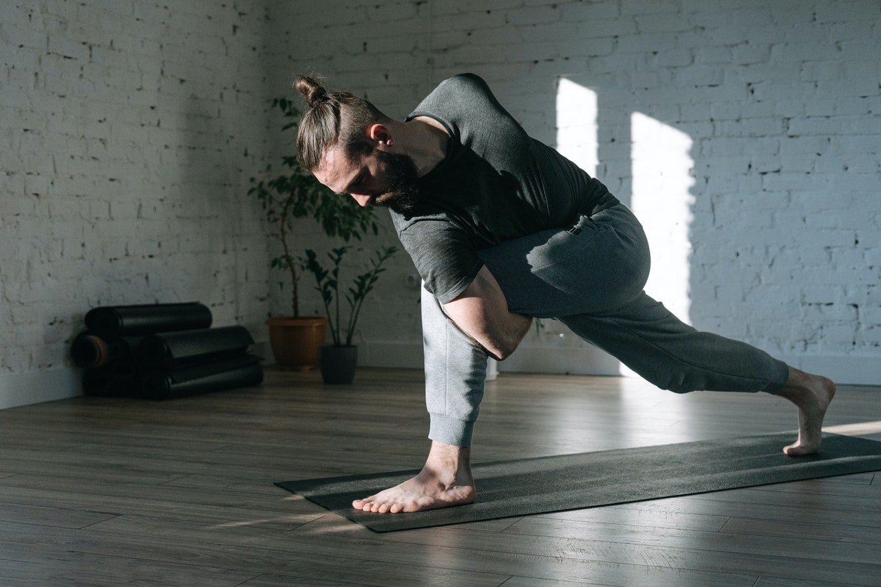 Is DDP Yoga Any Good? Our Verdict — Men's Yoga Journal