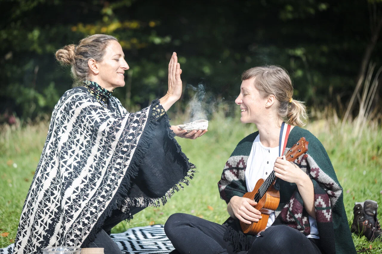 Alpensalon Anna und Miriam.jpeg