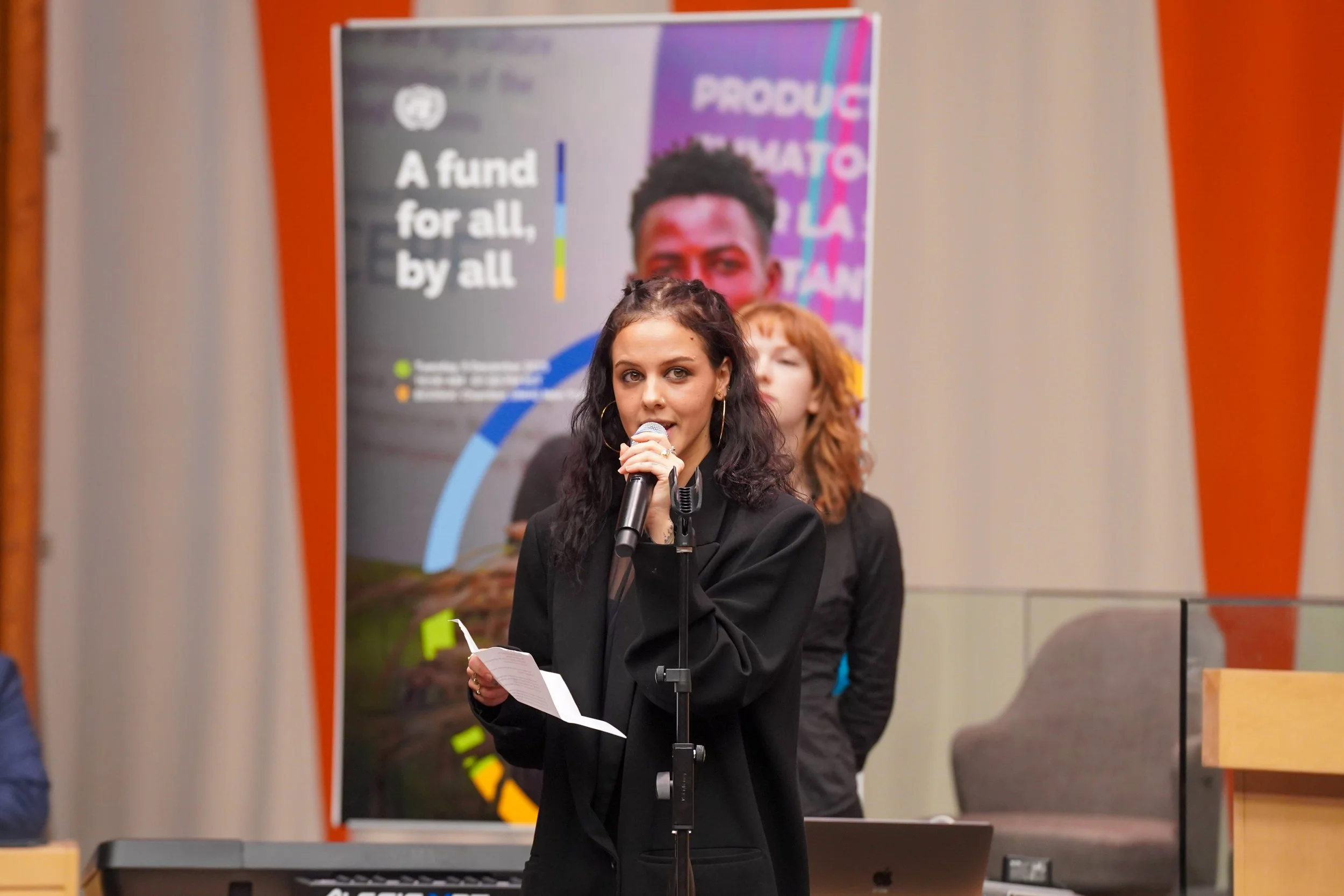 Lakshmi speelt en spreekt bij VN in New York