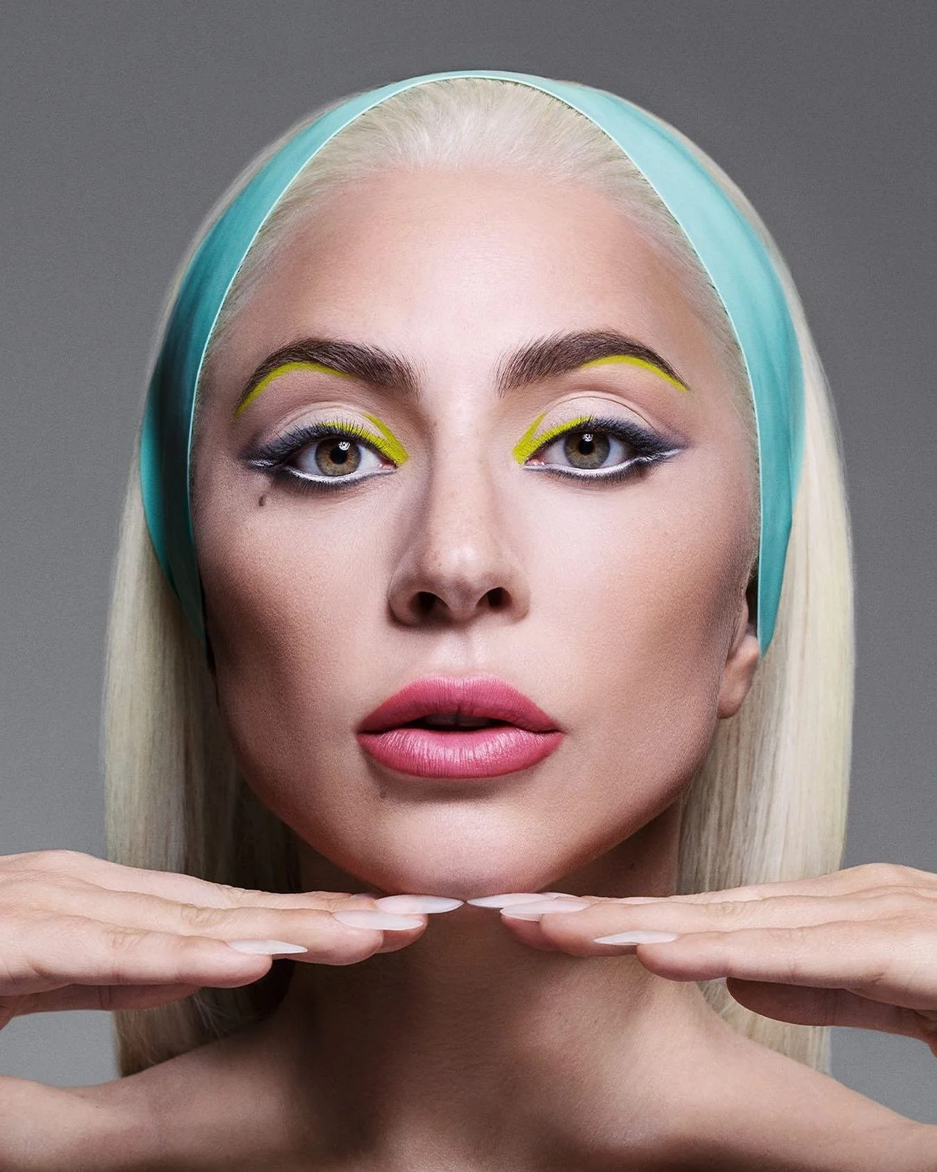 Lady Gaga relanza su línea de maquillaje