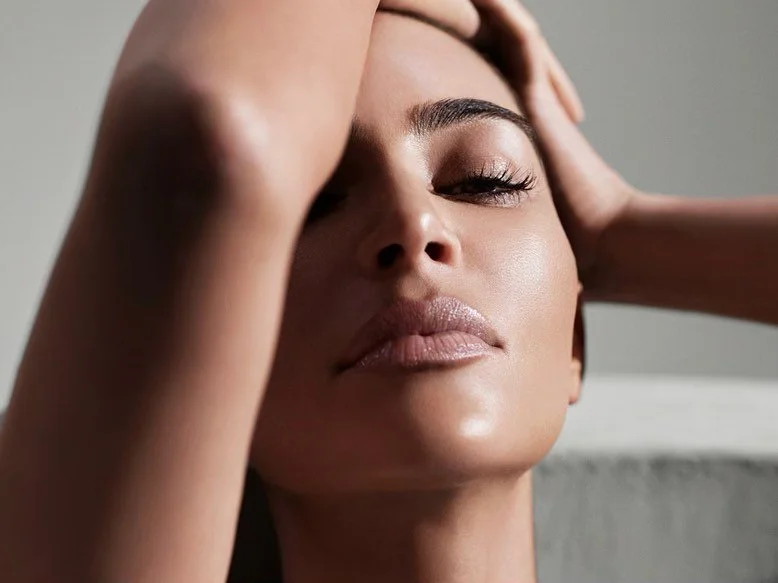 Kim Kardashian presenta una nueva línea beauty para el cuidado de la piel