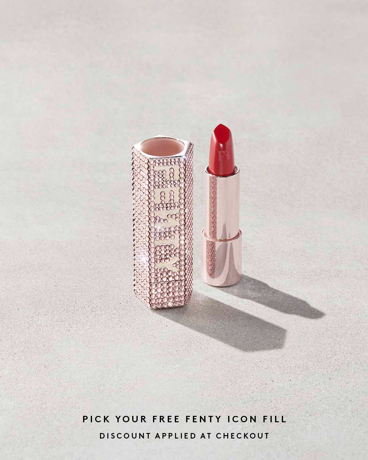 Fenty Beauty celebra su 5º aniversario con un nuevo labial de Swarovsky