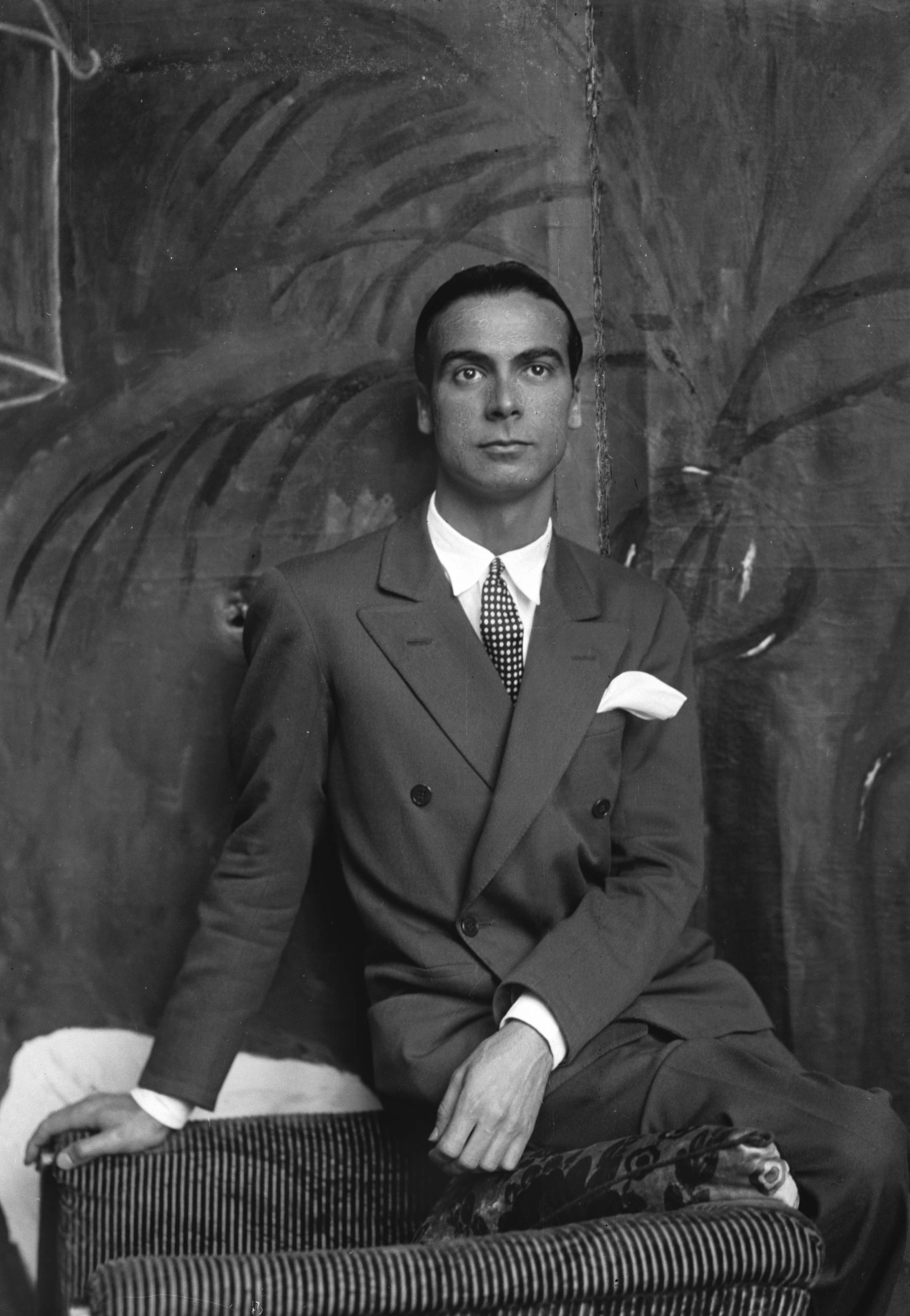 Franco Temprano arma Cristobal Balenciaga, el gran genio de la moda que (por fin) tendrá su  propio documental — The Newsroom