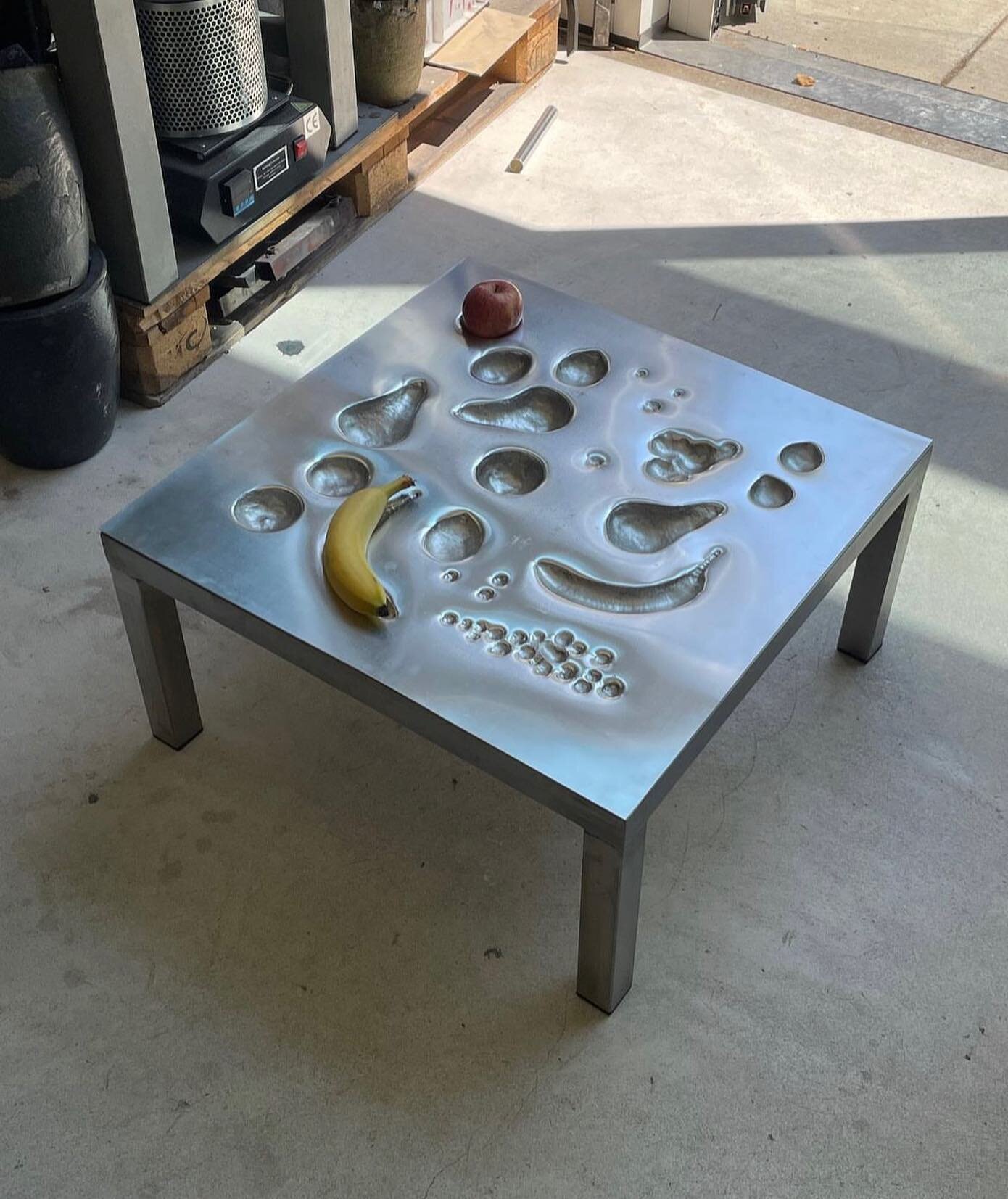 Fruit Table by Lisa Cipriano, 2022
@hina_v_1023 
.
.
.
.
.
#inspo #inspiration #interiordesign #arttable #berlindesign #fruits #carvedtable #metaltable