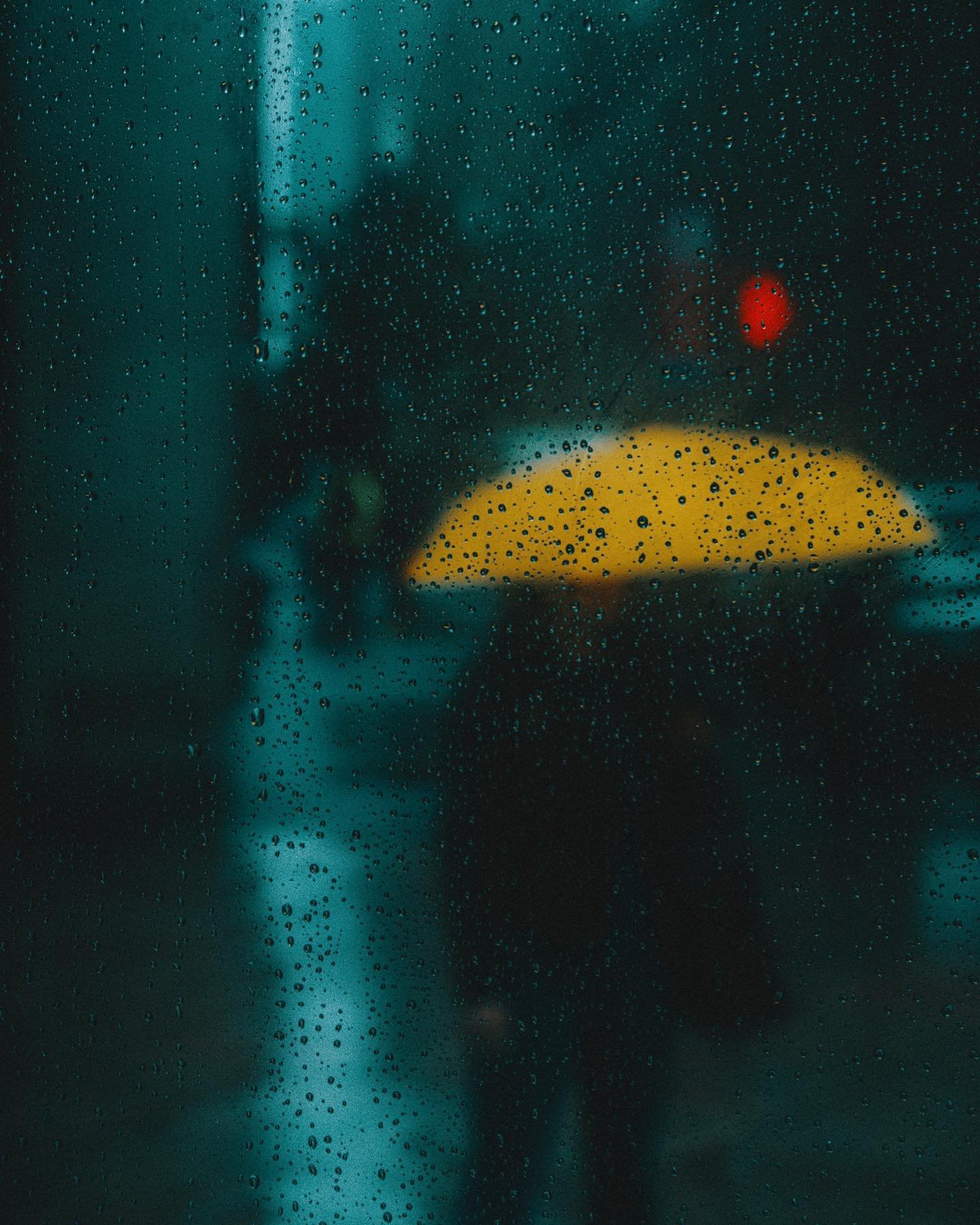 A Rainy Day in Manhattan, by @yosigo_yosigo .
.
.
.
.
.
#manhattan #nyc #photography #inspo #inspiration