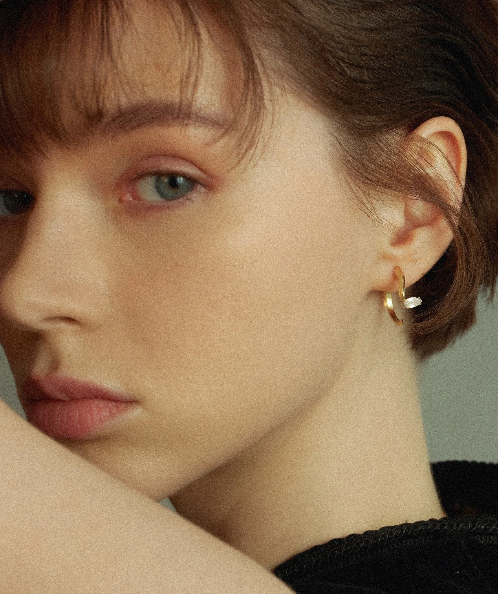 Sleek and asymmetrical, the Tears Marquise Earrings frame a white diamond in an architectural embrace, celebrating your individuality.