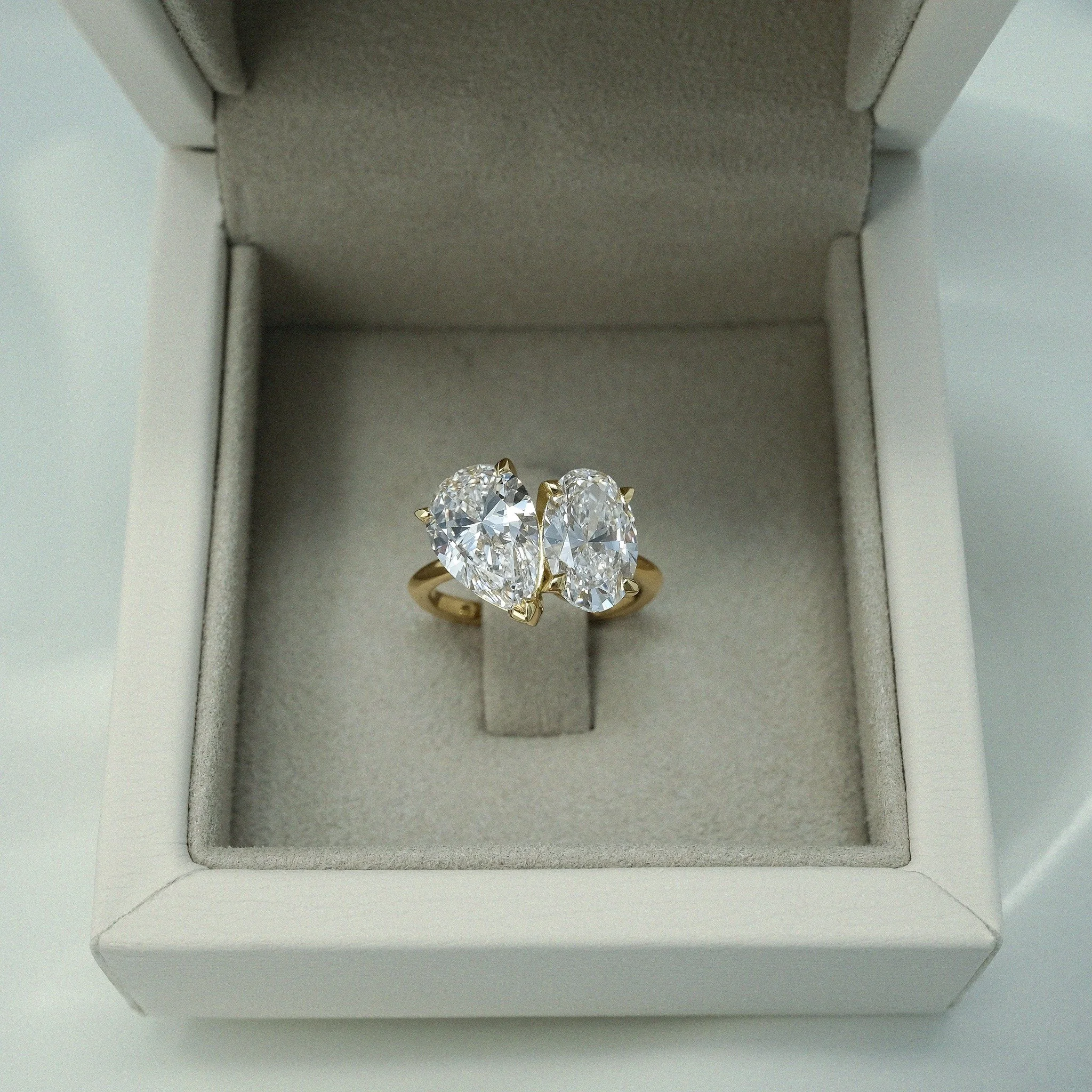 A modern ode to love and harmony, the Jorfar Ring redefines the timeless Toi et Moi silhouette with contemporary elegance. Handcrafted in 18ct yellow gold, it unites a round and a pear-cut white diamond, their contrasting forms meeting in perfect bal