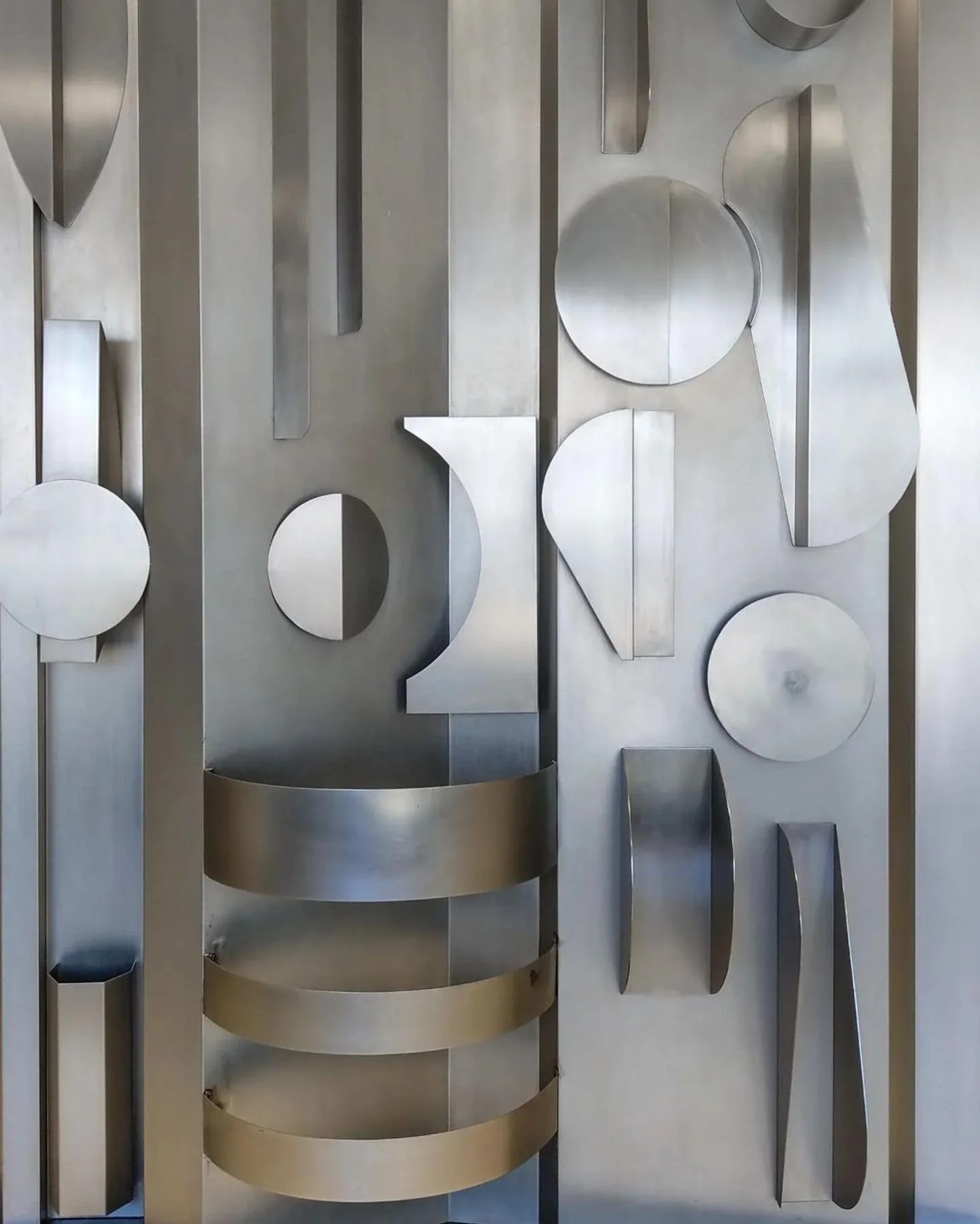 A Valencian hospital
 

Credit @enricpastor #inspo #inspiration #metalart #artinstallations