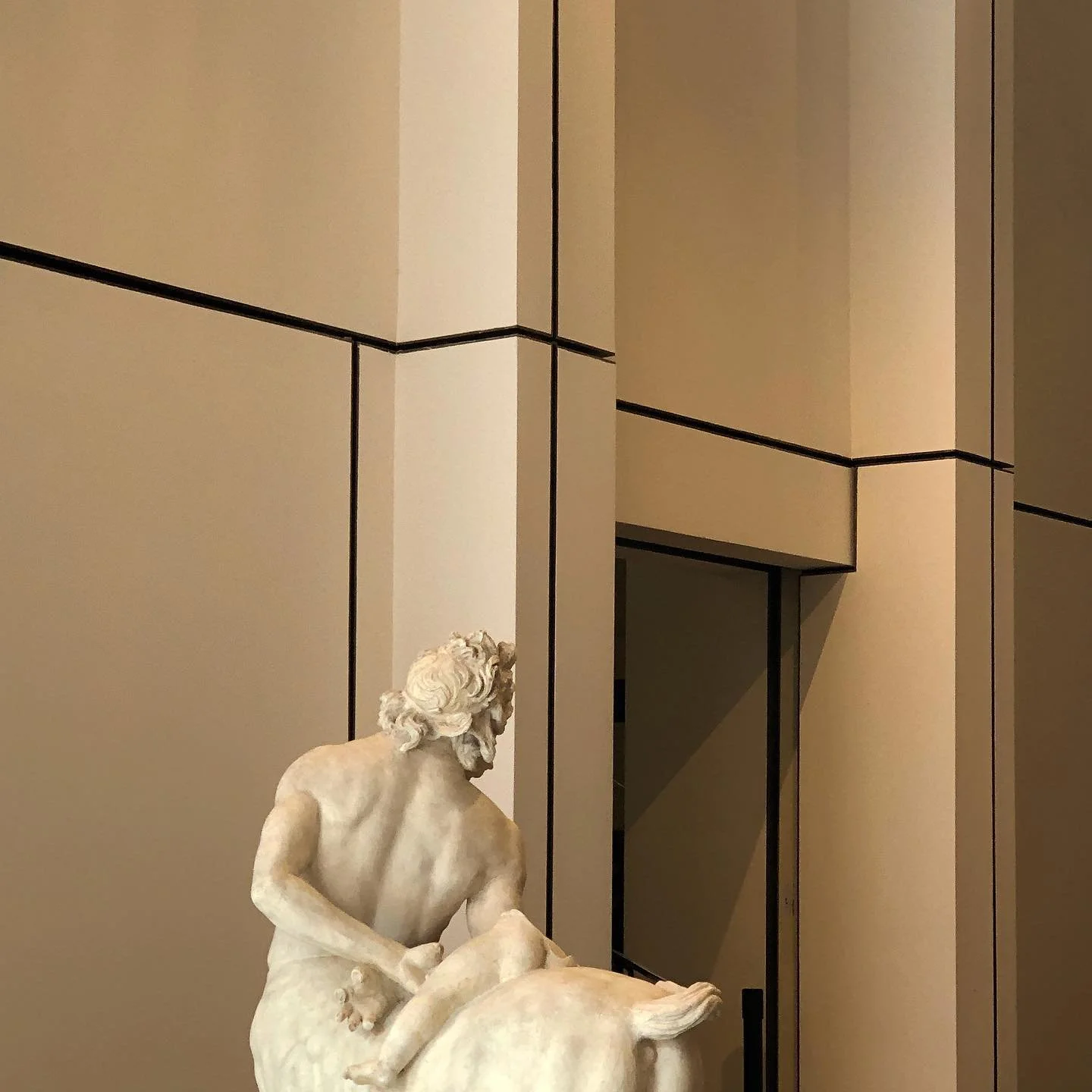 Renovation of the Gallerie dell&rsquo;Accademia (2020s) by Tobias Carpa, following in the footsteps of his father, Carlos Carpa, who led the work in the 1940s.

#tobiascarpa #carloscarpa #galleriedellaccademia #venice #architecture