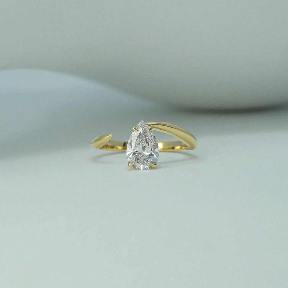 18ct yellow gold architectural smooth open-ended ring with pear-cut white diamond