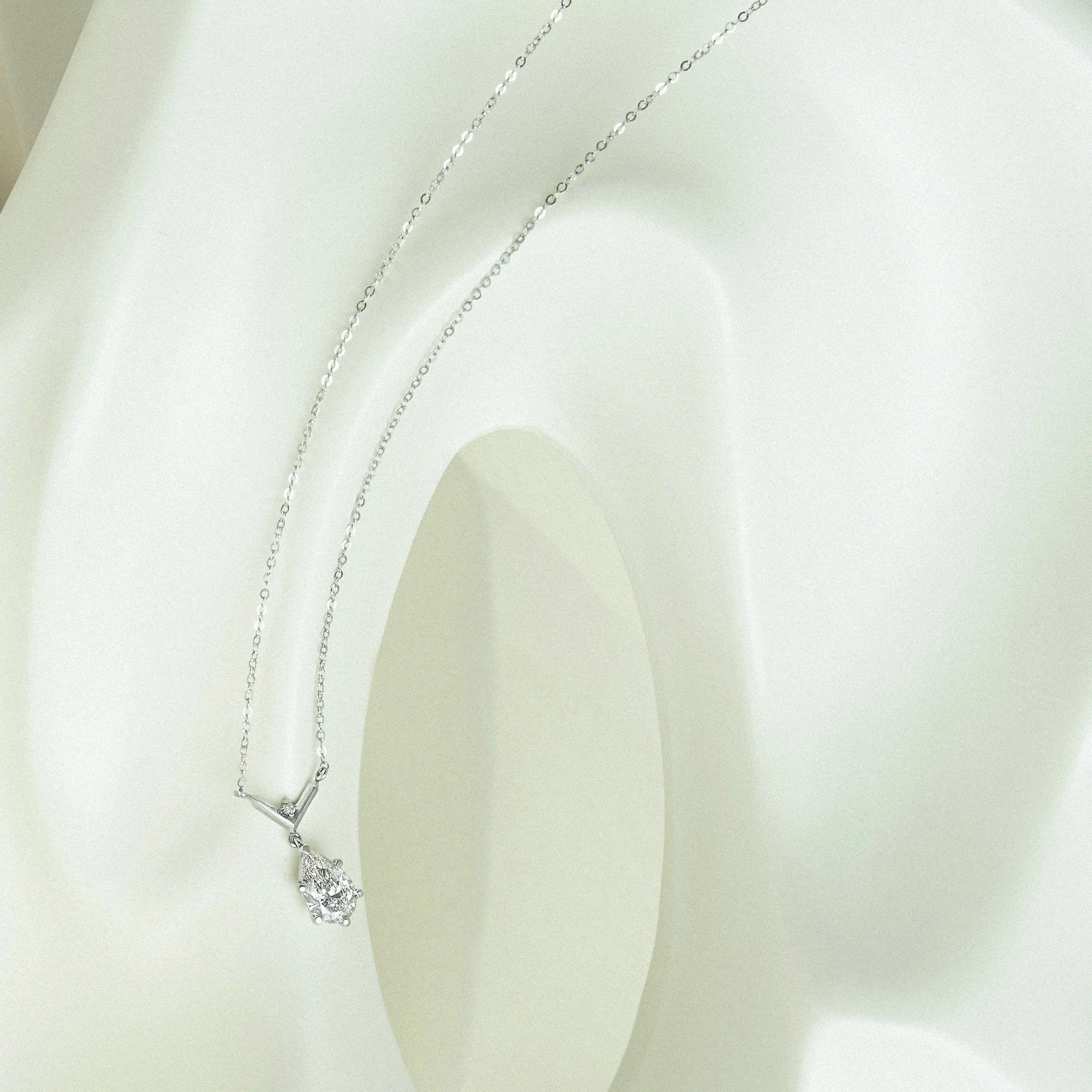 bespoke-diamond-necklace-texture-vase-edxulondon.jpg