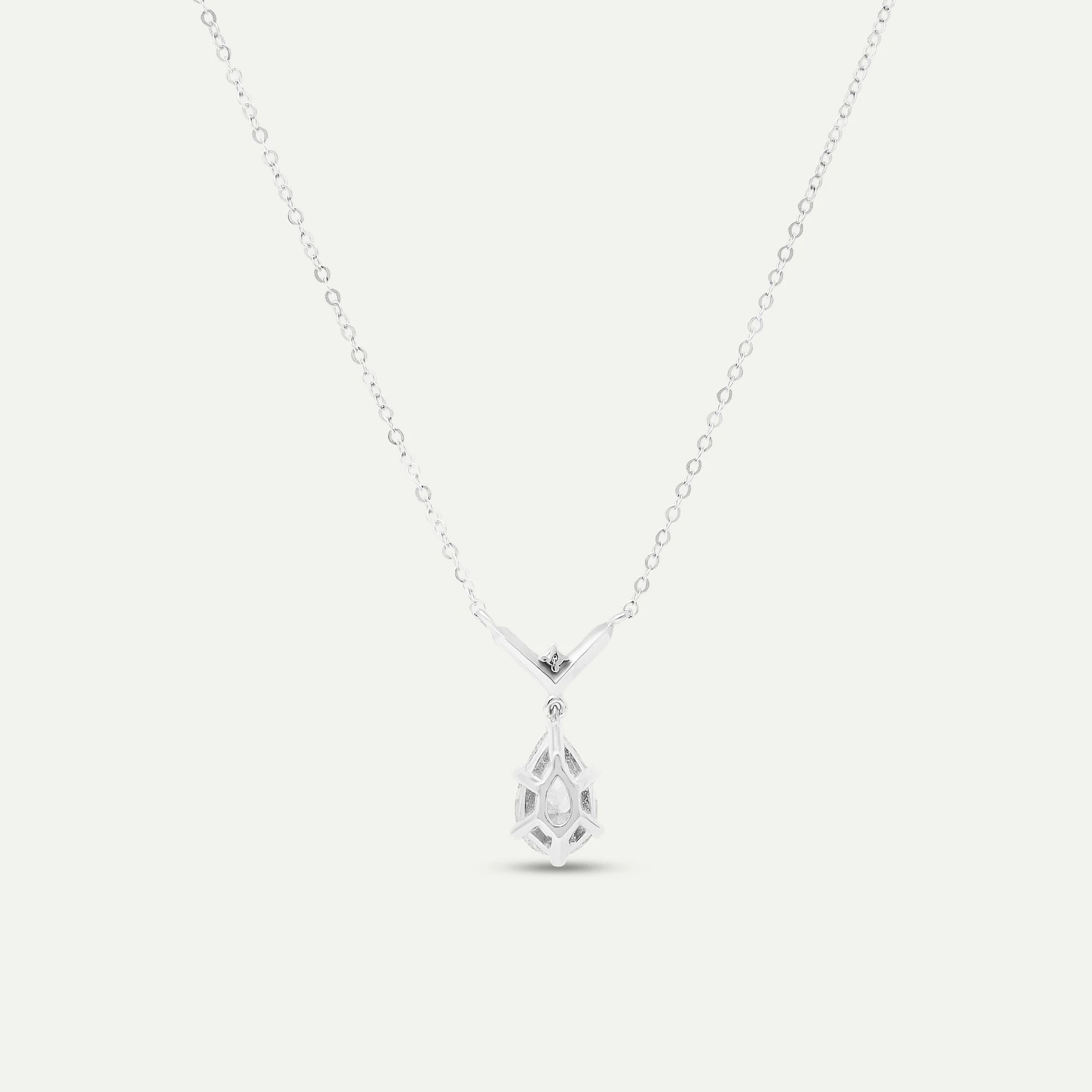 platinum-pear-diamond-edxulondon-back.jpg