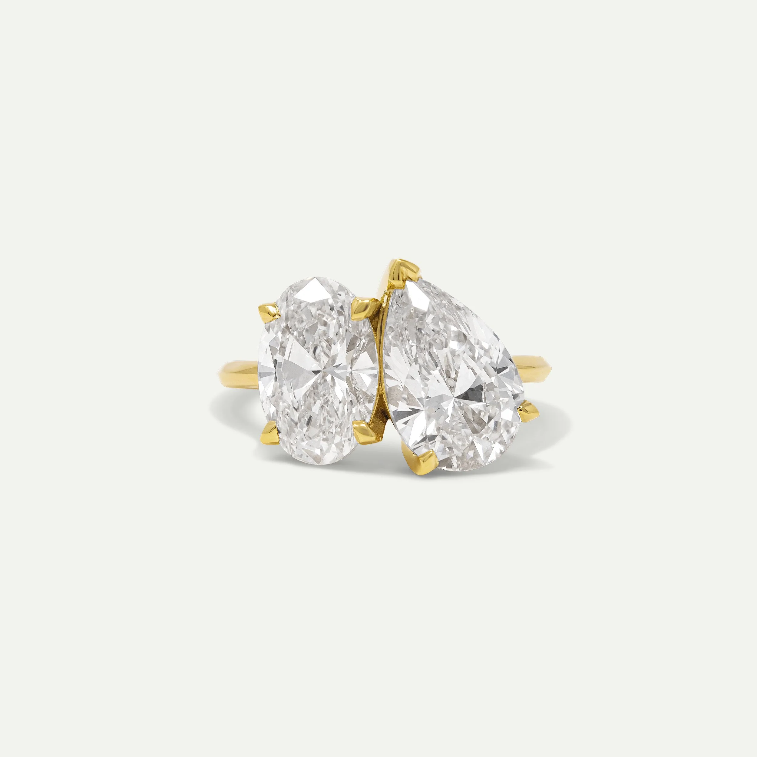 Jorfar Ring in 18ct yellow gold with pear and oval-cut white diamonds product photo