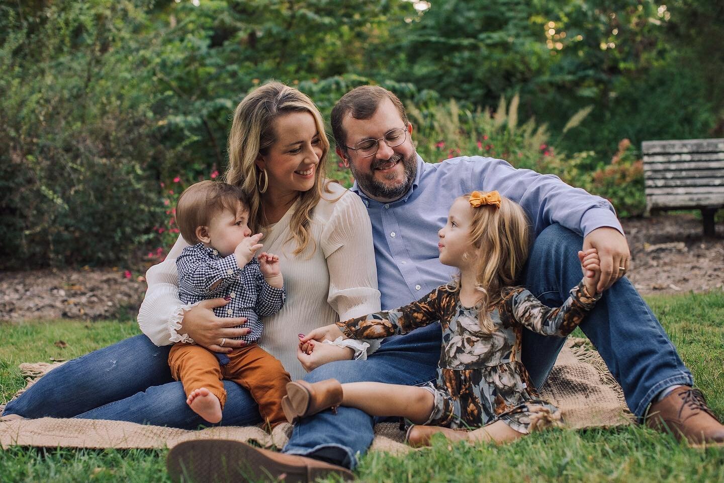 I typically tell families to just have fun and let me capture that 💛 
With a little guidance here and there 😉 
.
.
#ncphotographer #fallportraits #familyphotography