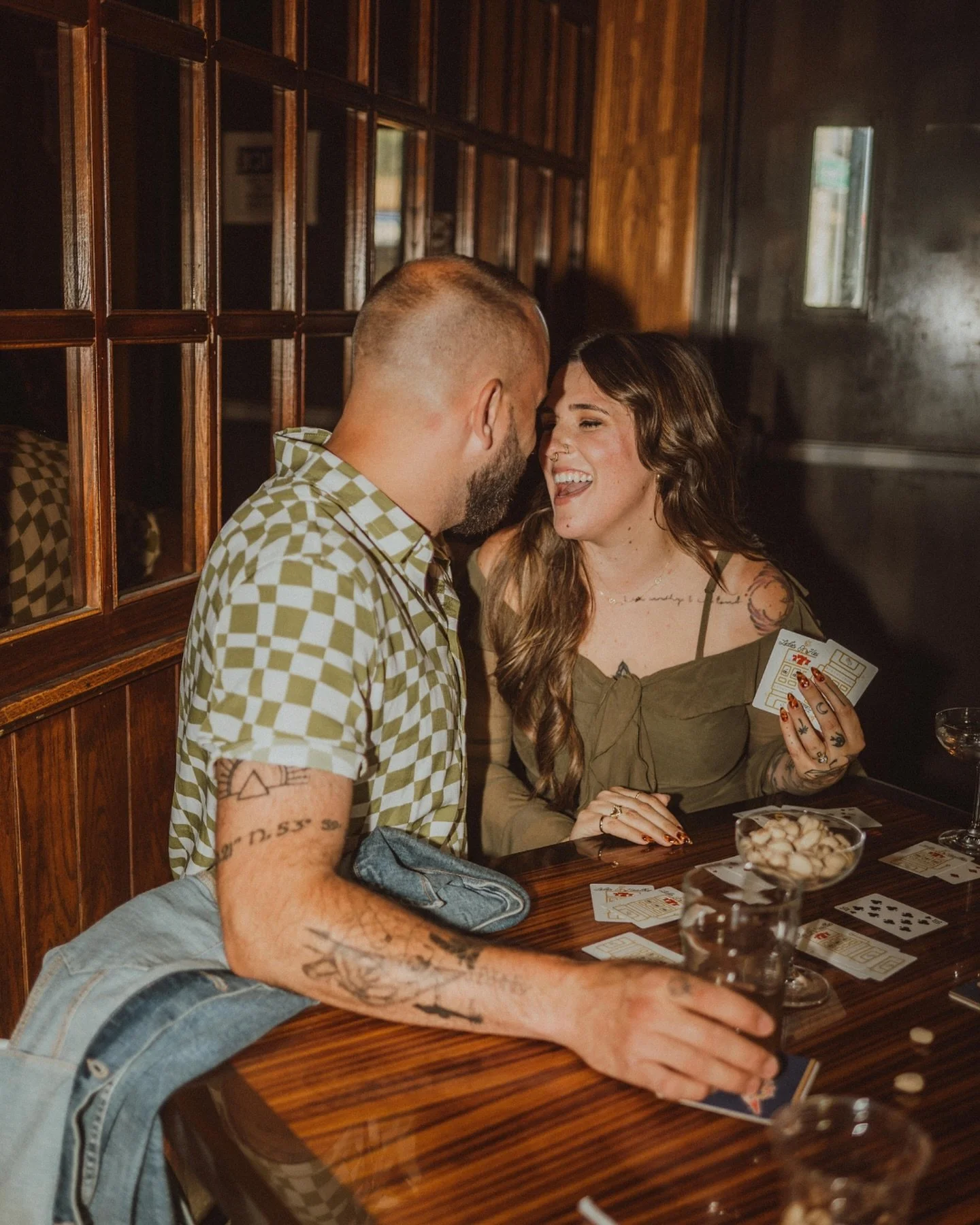 This dive bar engagement session was 🔥