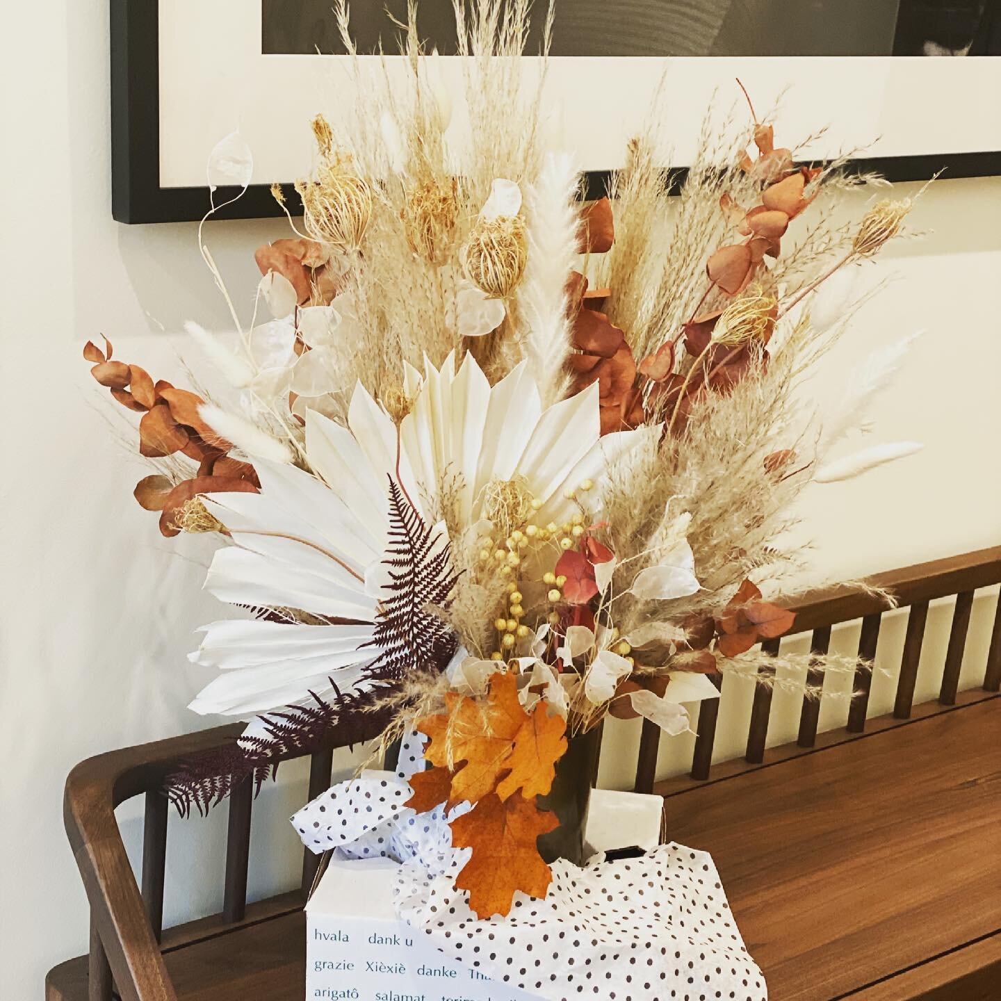 I love receiving gifts especially when they are from dear friends like @rachelgoodwinmakeup #sothankyou they are so gorgeous. Just like you. #giftsthatchangeus #thankful
