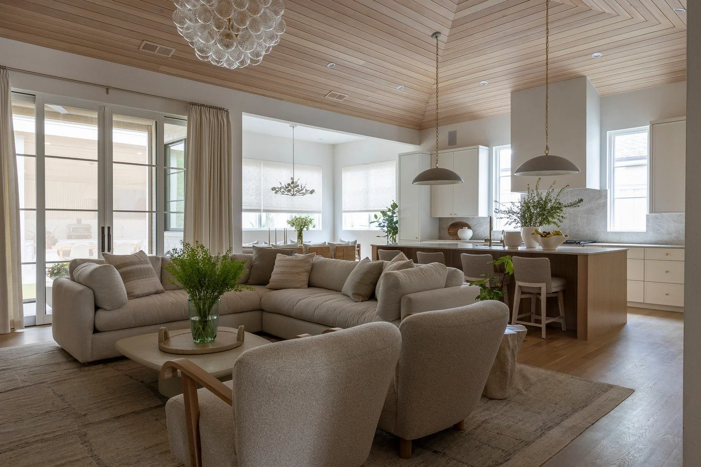 We love an open great room and kitchen at Mixon!⁠
⁠
@jordanmadisondesign
