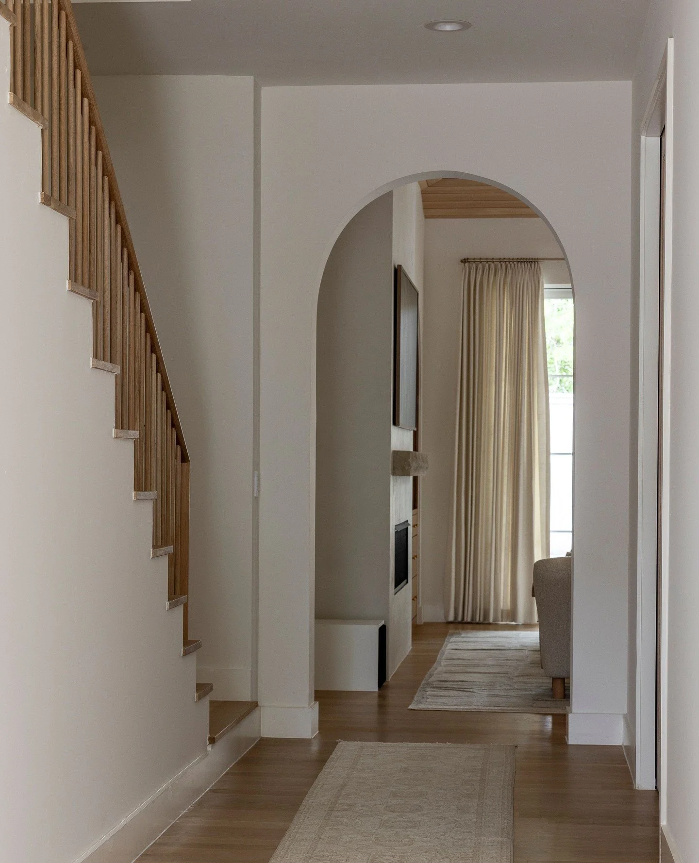 We love a transitional space. A journey from one space to another.⁠
#mixon