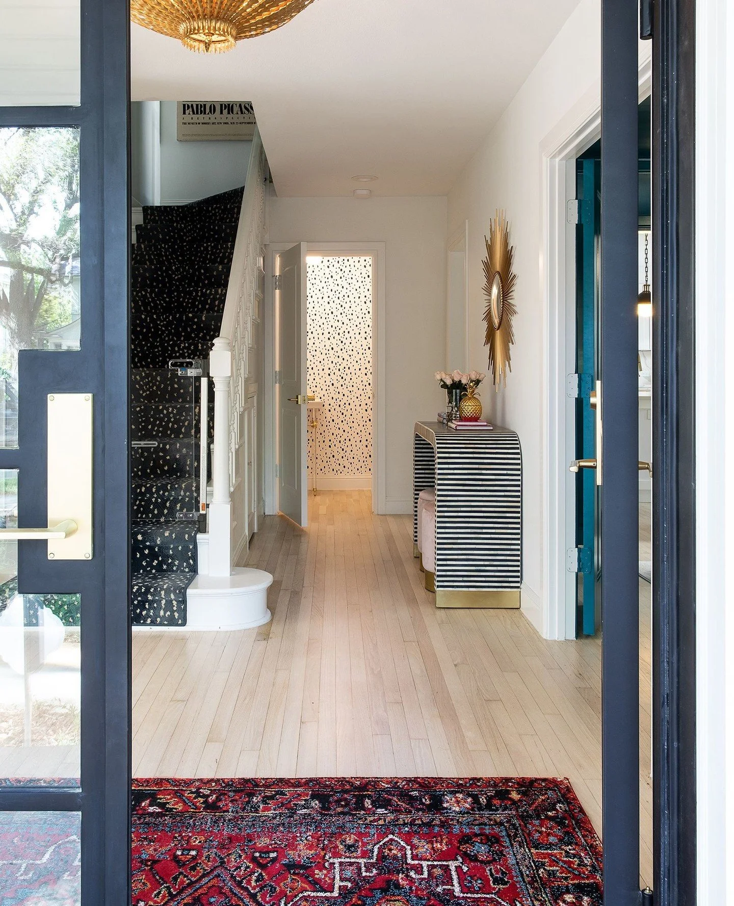 An inviting and vibrant entryway that radiates warmth.⁠
#hanover