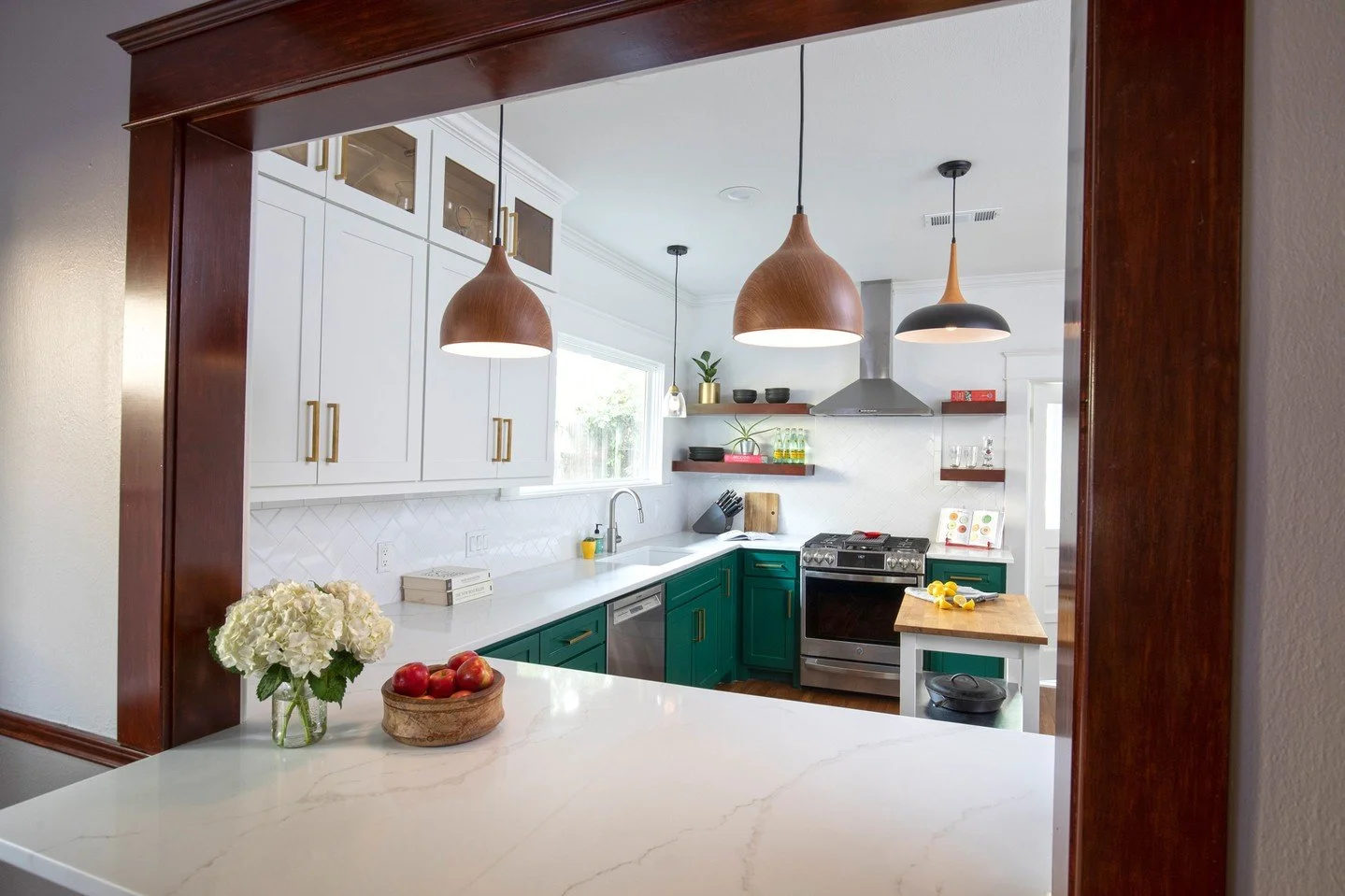 Glendale kitchen remodel⁠
⁠
#dallasrenovation #juniusheights #dallasarchitecture #dallasdesign #dallasarchitect #eastdallas #residentialarchitecture #Dallas #womanownedbusiness