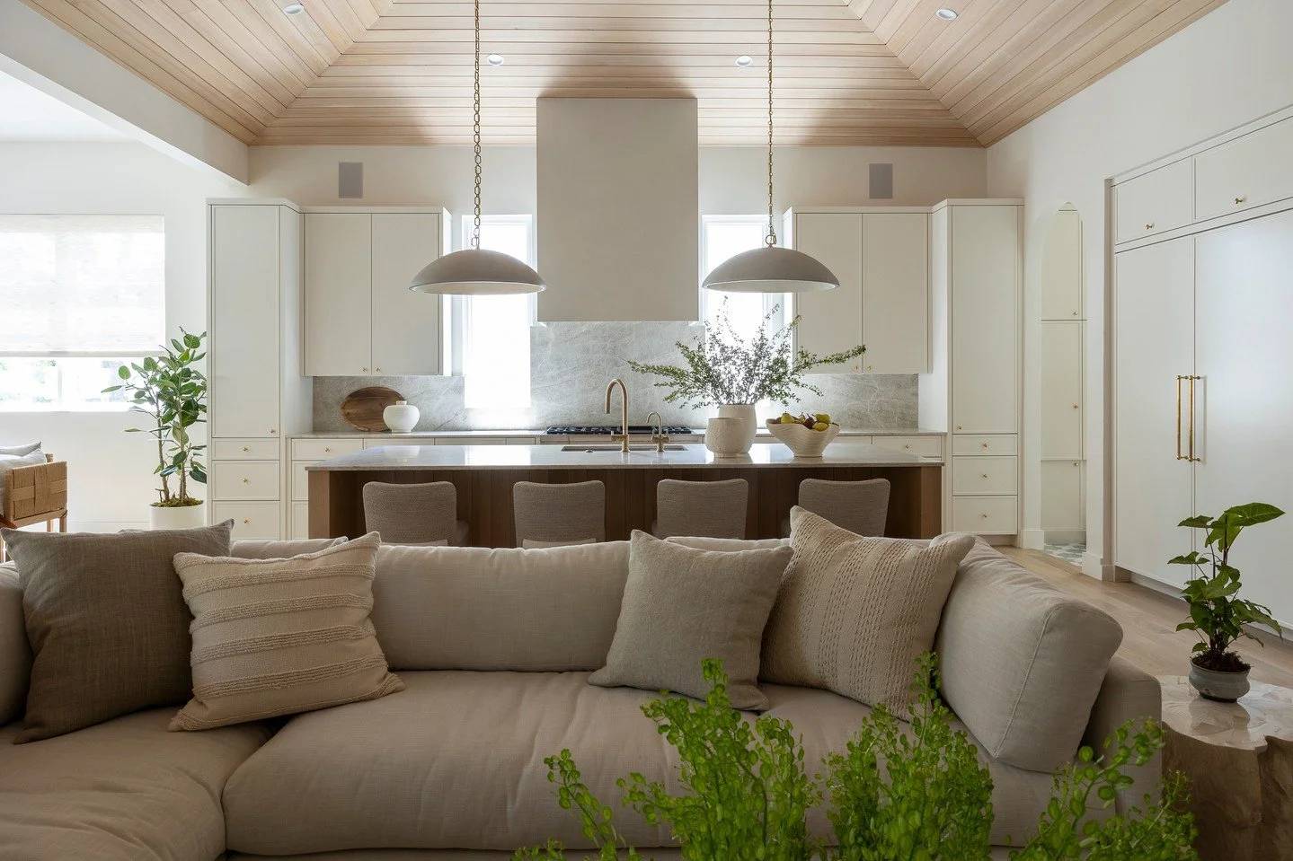 Mixon at #midwayhollow⁠
⁠
@laurenloganphotography ⁠
@jordanmadisondesign⁠
⁠
#dallasrenovation #dallasarchitecture #dallasdesign #dallasarchitect #residentialarchitecture #Dallas #womanownedbusiness