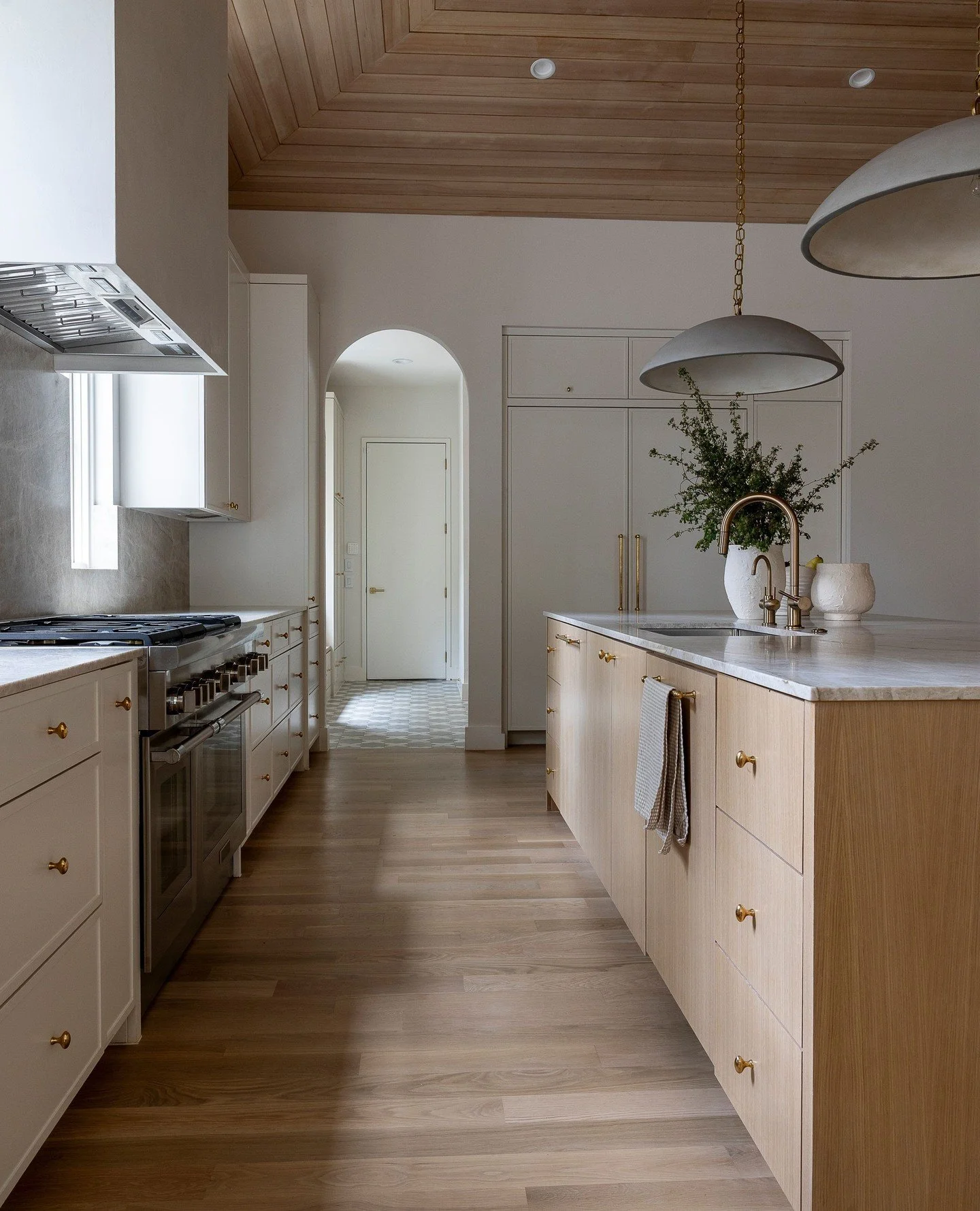 Mixon⁠
⁠
@laurenloganphotography ⁠
@jordanmadisondesign⁠
⁠
#dallasrenovation #midwayhollow #dallasarchitecture #dallasdesign #dallasarchitect #residentialarchitecture #Dallas #dallaswomanownedbusiness