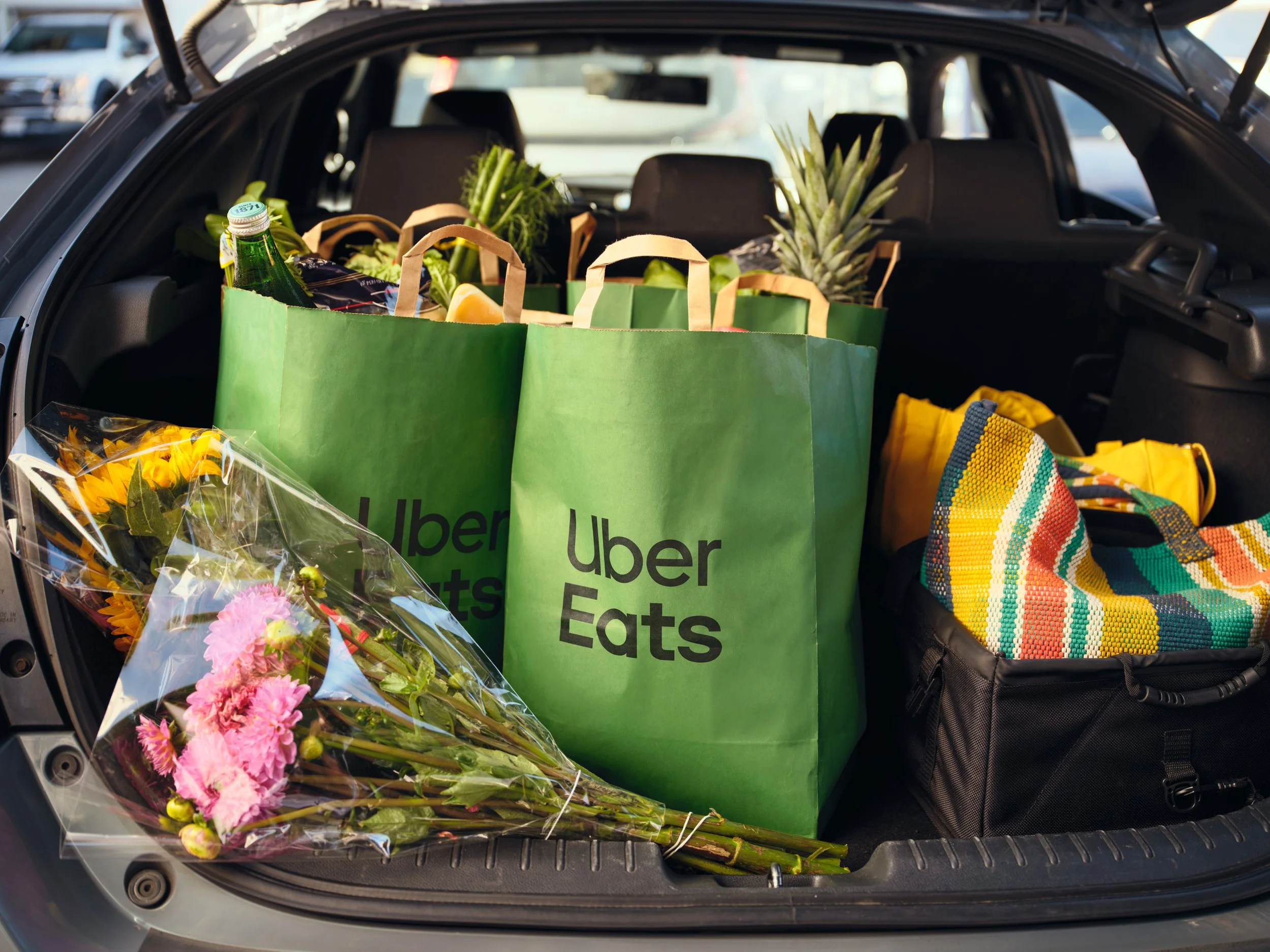 437250720_GH_UberEats_FreshGrocery_Car_Delivery_USC_5849_VS_R4.jpeg