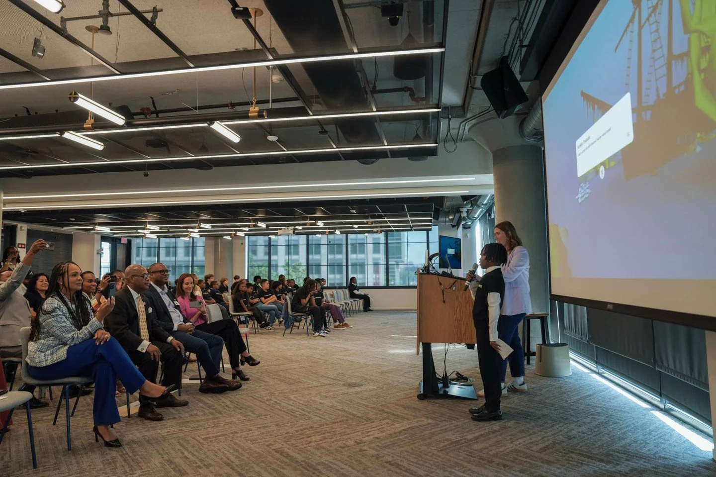 A few weeks ago, four RHMA scholars had the opportunity to present their Computer Science projects at the Hello World + Microsoft Demo Day They truly made RH shine!  We are so proud of them all 💙🧡🎉