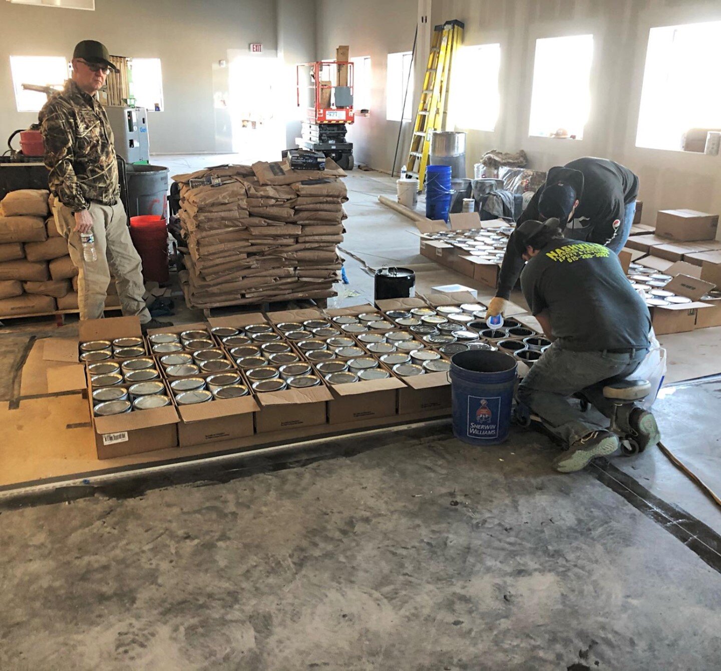 It's always nice to work with a good team but it's especially nice when you have this many cans to open 😉
˙
˙
˙
˙
˙
#nashvilleflooring #nashvilleflooringinc #urethaneconcrete #commercialflooring #commercialnashville #middletnflooring #localnashville