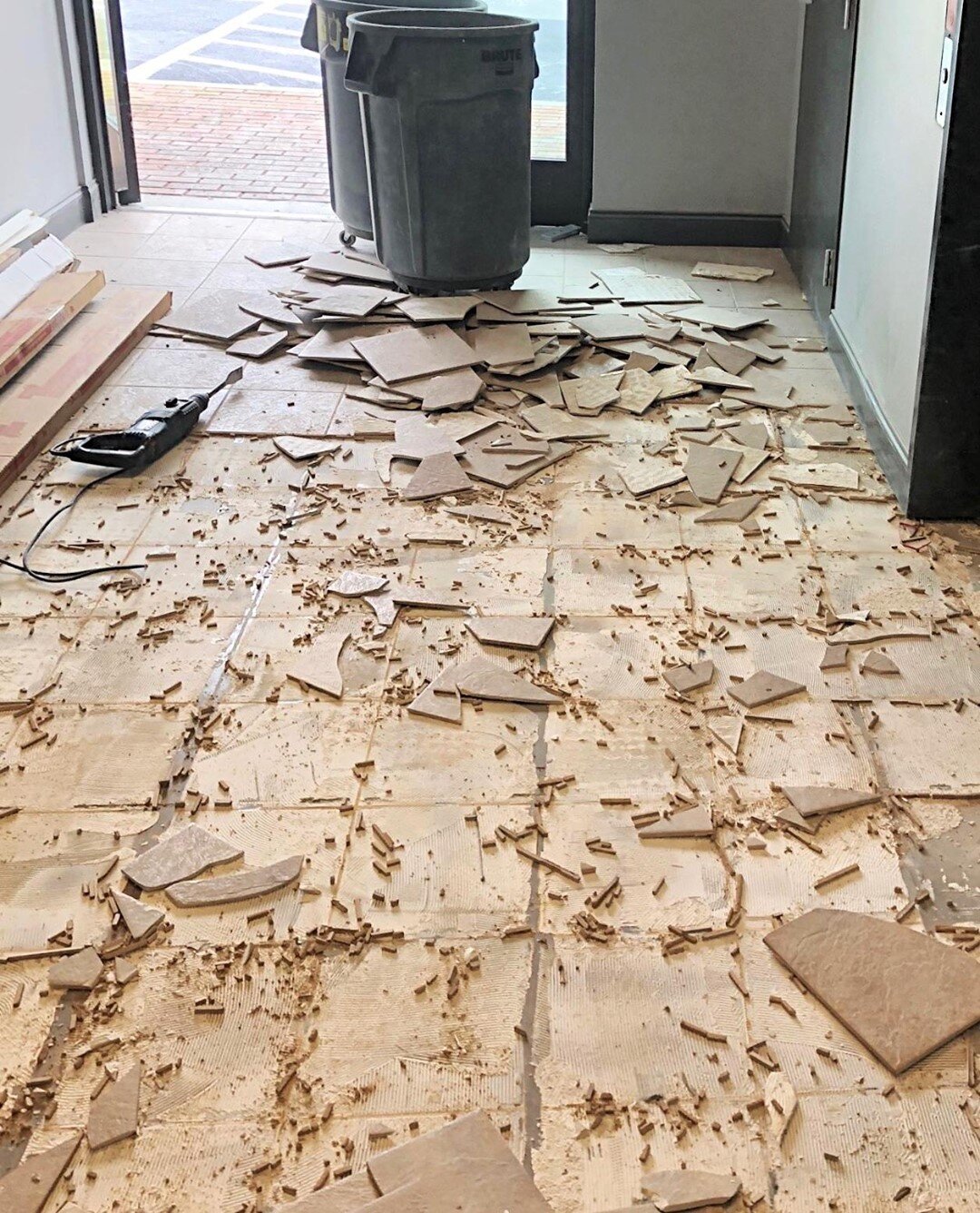 THREE DAY WEEKEND!!! Should give us enough time to clean up this mess 😉
˙
˙
˙
˙
˙
˙
#Nashvilleflooring #Nashvilleflooringinc #flooringsolutions #middletnflooring #flooringexperts #localnashville #nashvillefloors #flooringdemo #commercialflooring #co