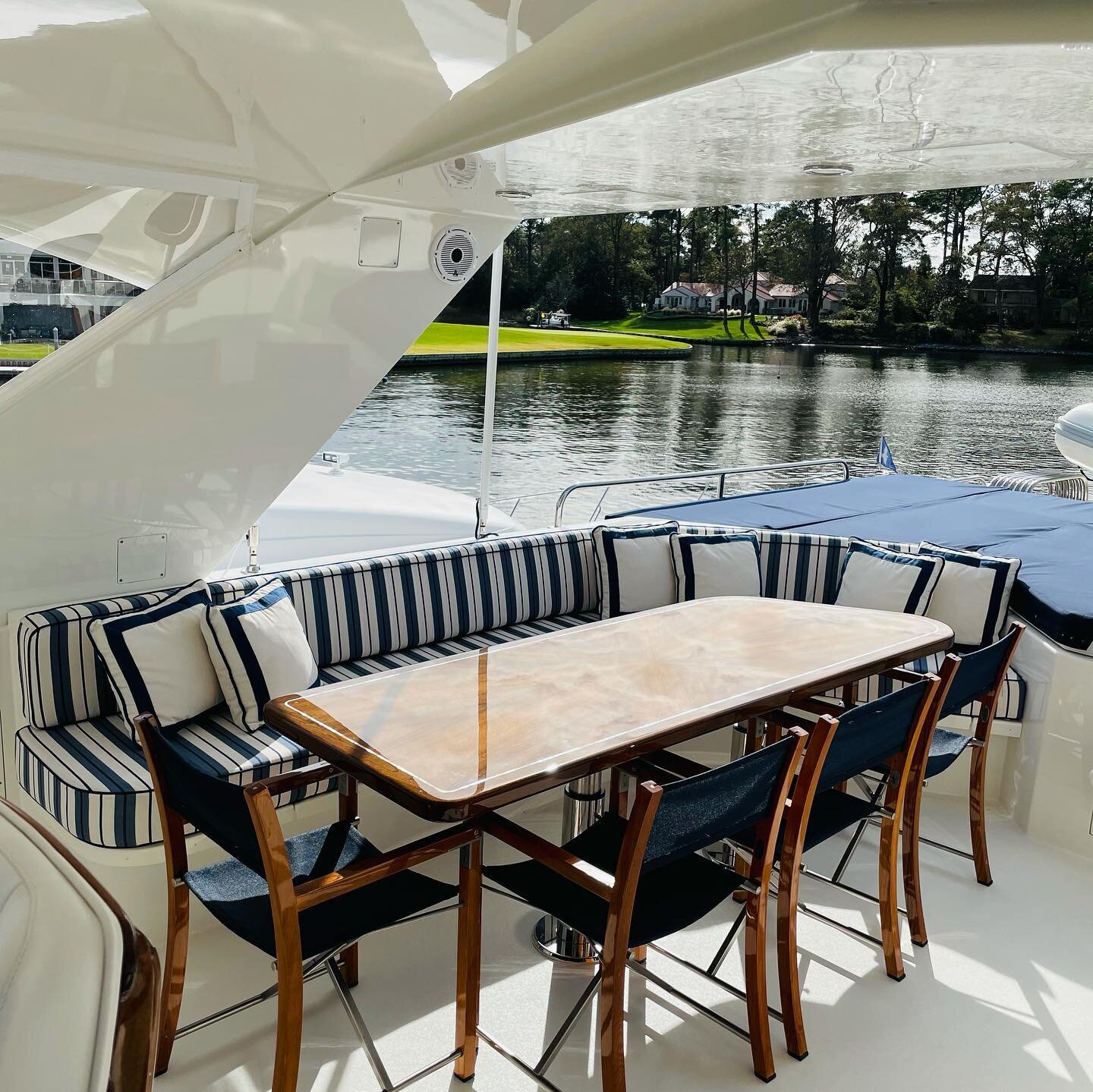 A few exterior shots of a great project. The owner/client was my partner in crime on this one, a force to be reckoned with and dug in and did the work with me. These always end up being the best projects. 💙 @perennialsfabrics #outdoorliving #exterio
