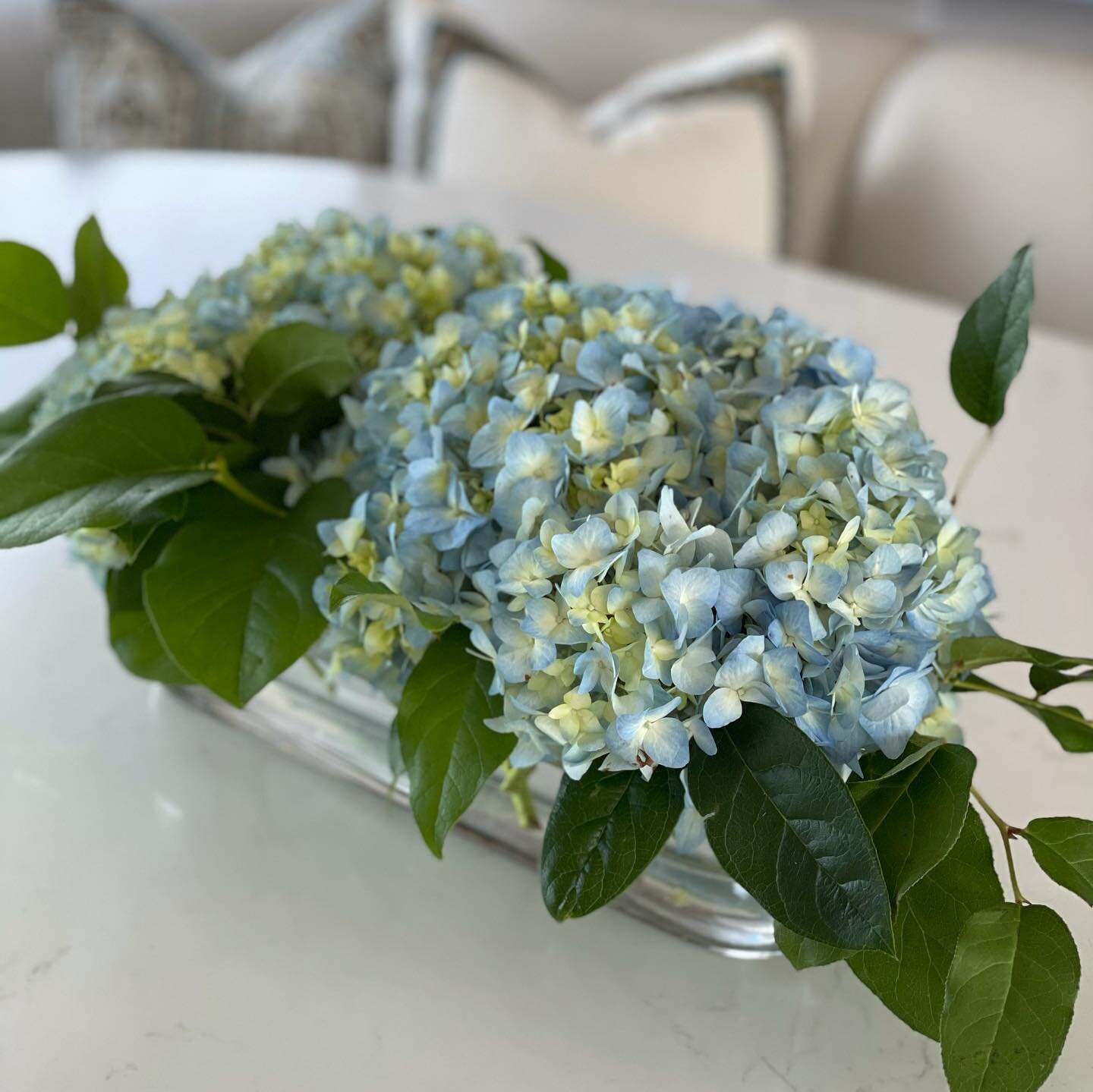 I love flowers so much. And no one does them better than @thewanderingpetal. Here are a few of the arrangements they did for our photo shoot this morning. 💙