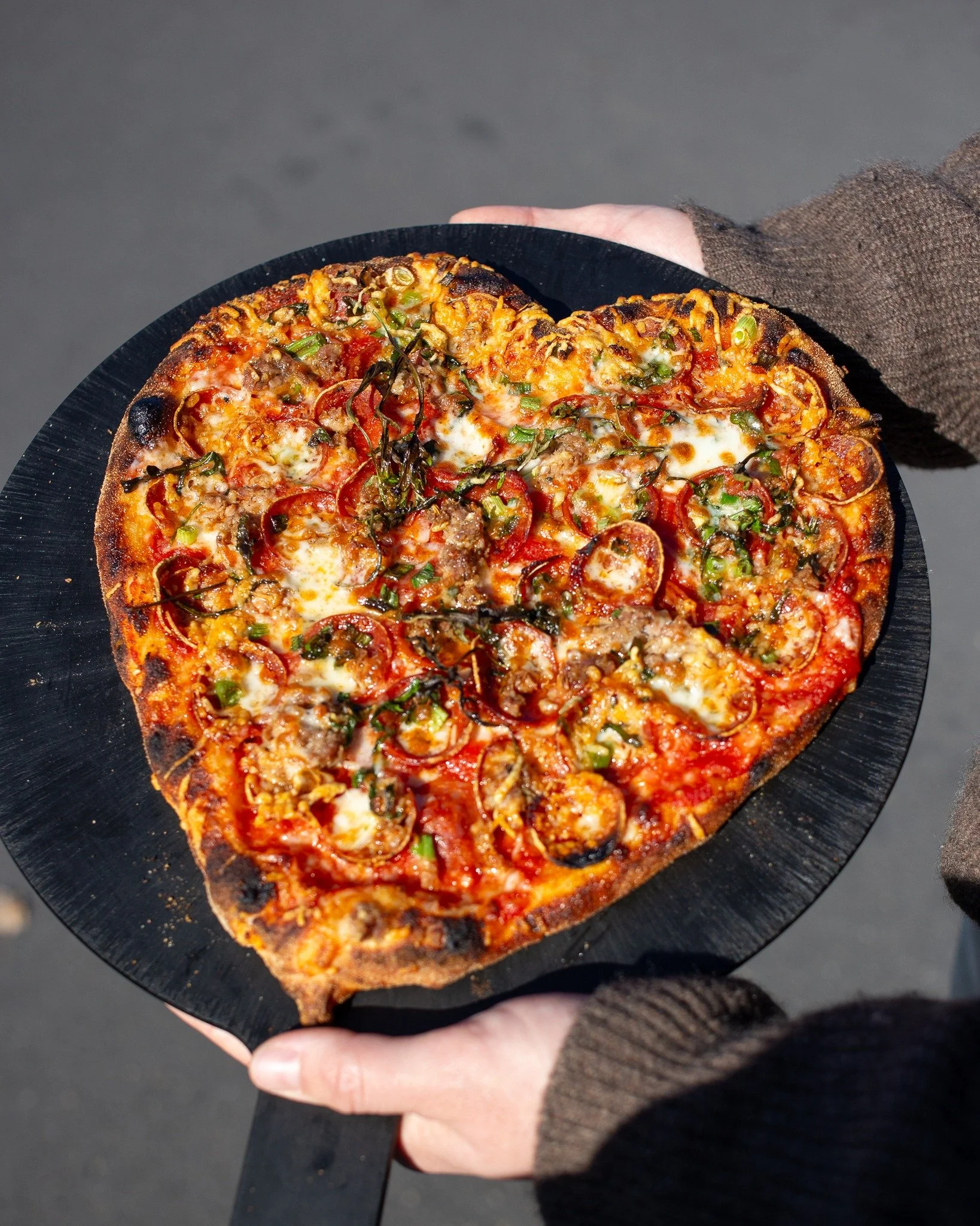 We ❤️ our Thursday hot food makers! A delicious break in the workday. What's your go-to order?

@smallpiepizzaco 
@kinoko.japanese 
@pibil_authentic_yucatan_marin_ /@porchettatoscana 
@rozmary_kitchen 
@roliroti 
@la_esperanza_pupuseria 
- plus -
Wan