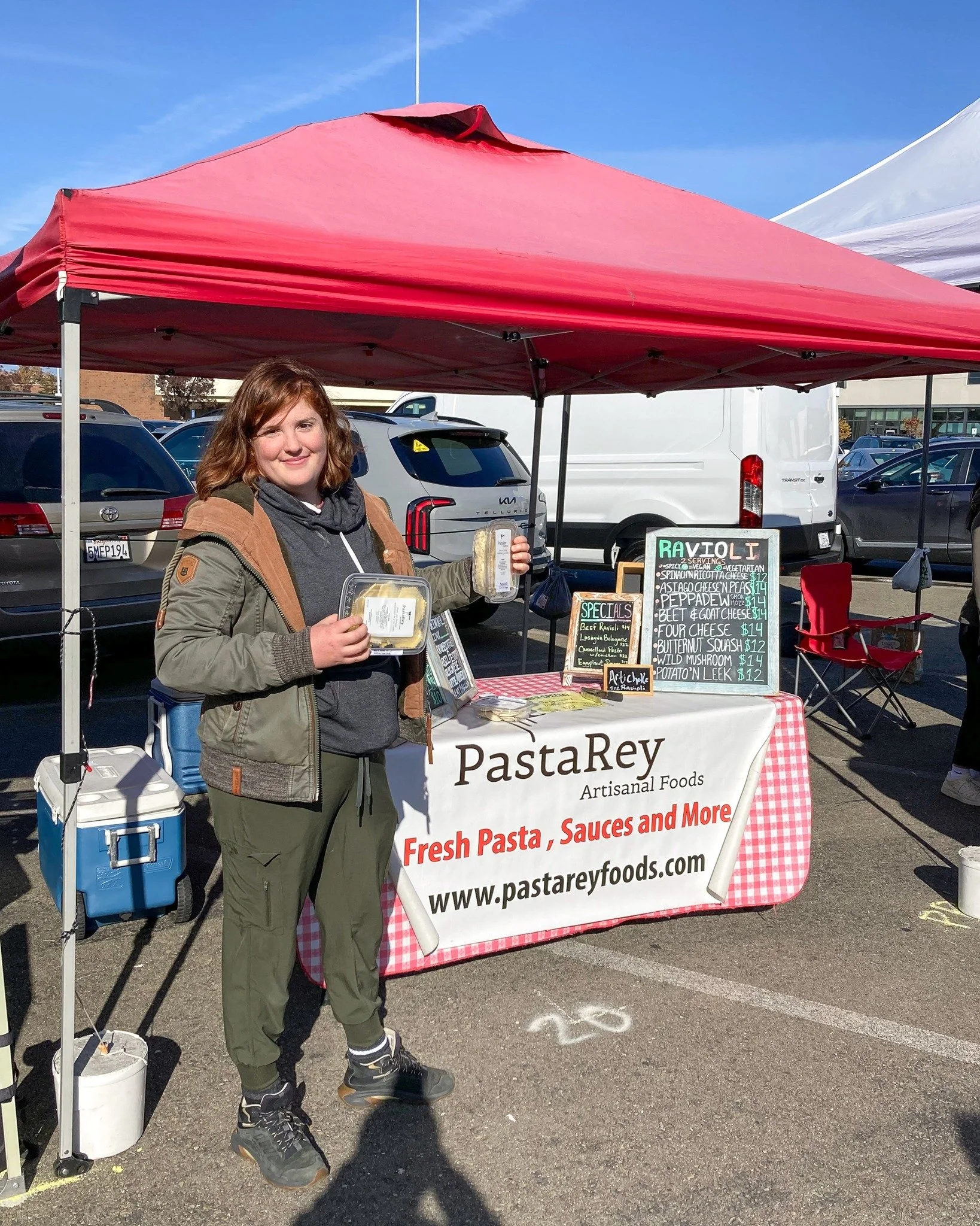 New at Newark: @pastareyfoods! Their stuffed pastas and sauces are the answer to any dinnertime conundrum you might have. From date night to feeding picky toddlers to midweek exhaustion, their deliciously easy to prepare pasta are here for you. Swipe