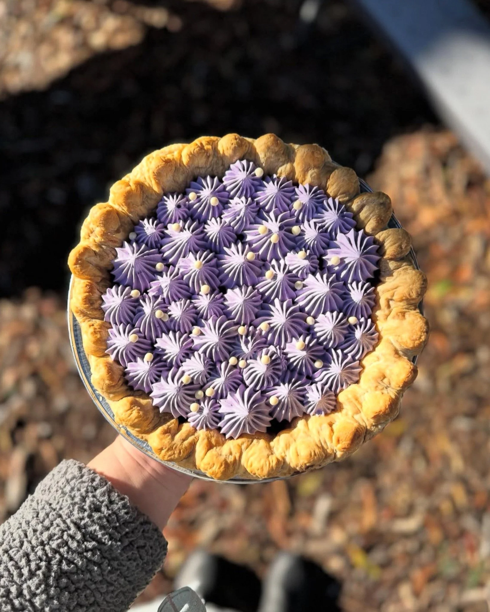 We heard #ube is trending, but @la.kalidad is not! new! to this!! The small batch bakery offers viennoiserie, ensaymada, and pies featuring flavors of their Filipino upbringing and current California home. 

Swing by  our Newark Farmers Market tomorr