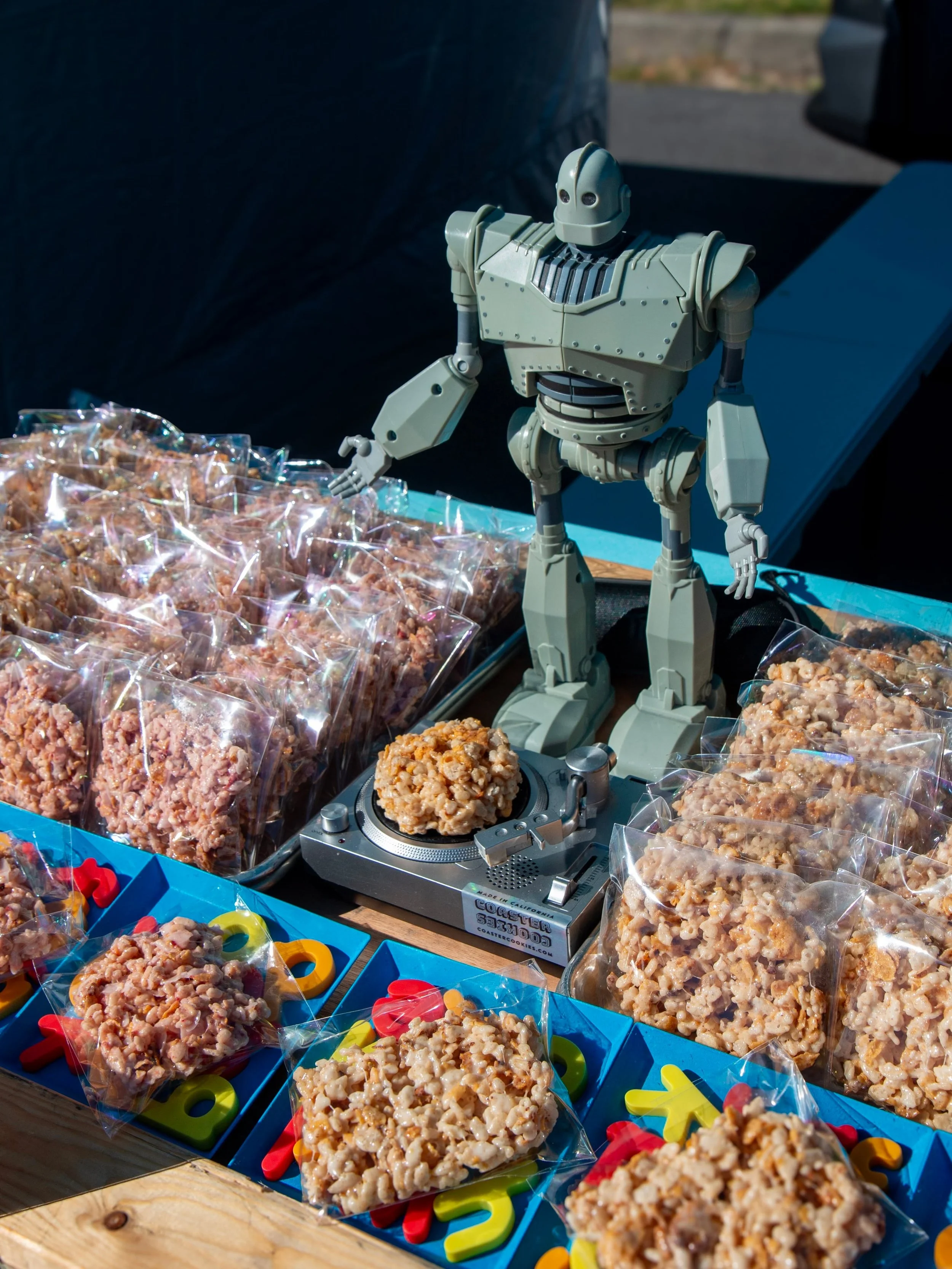 @coastercookies is a small-batch cookie brand founded by California-born artist Sean Stereo. Inspired by old-fashioned favorites, Sean loves sparking joy through nostalgia. He re-imagines the classics and loves bringing people back to the simple sati